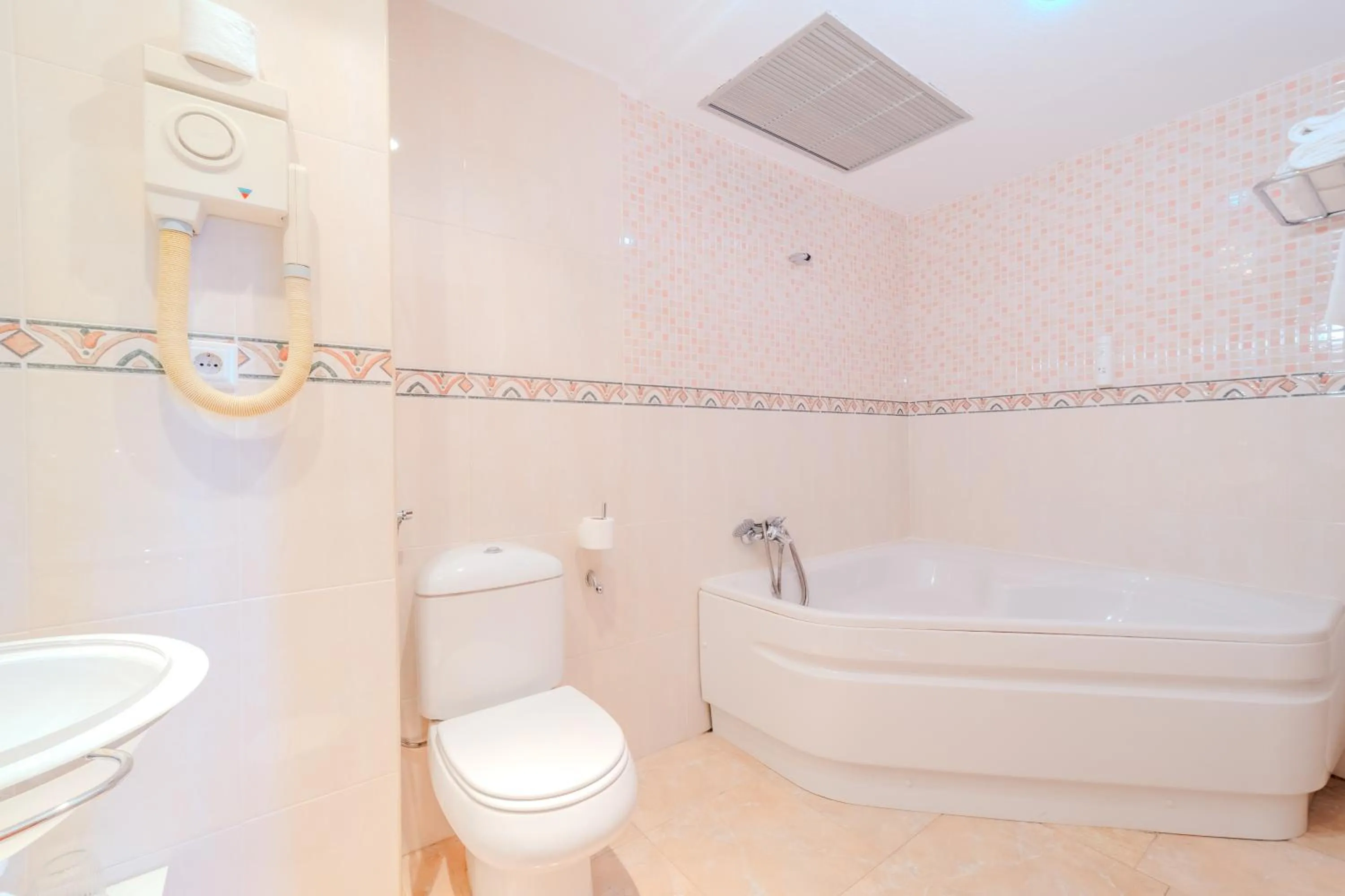 Bathroom in Hotel ITC Ciudad de Haro