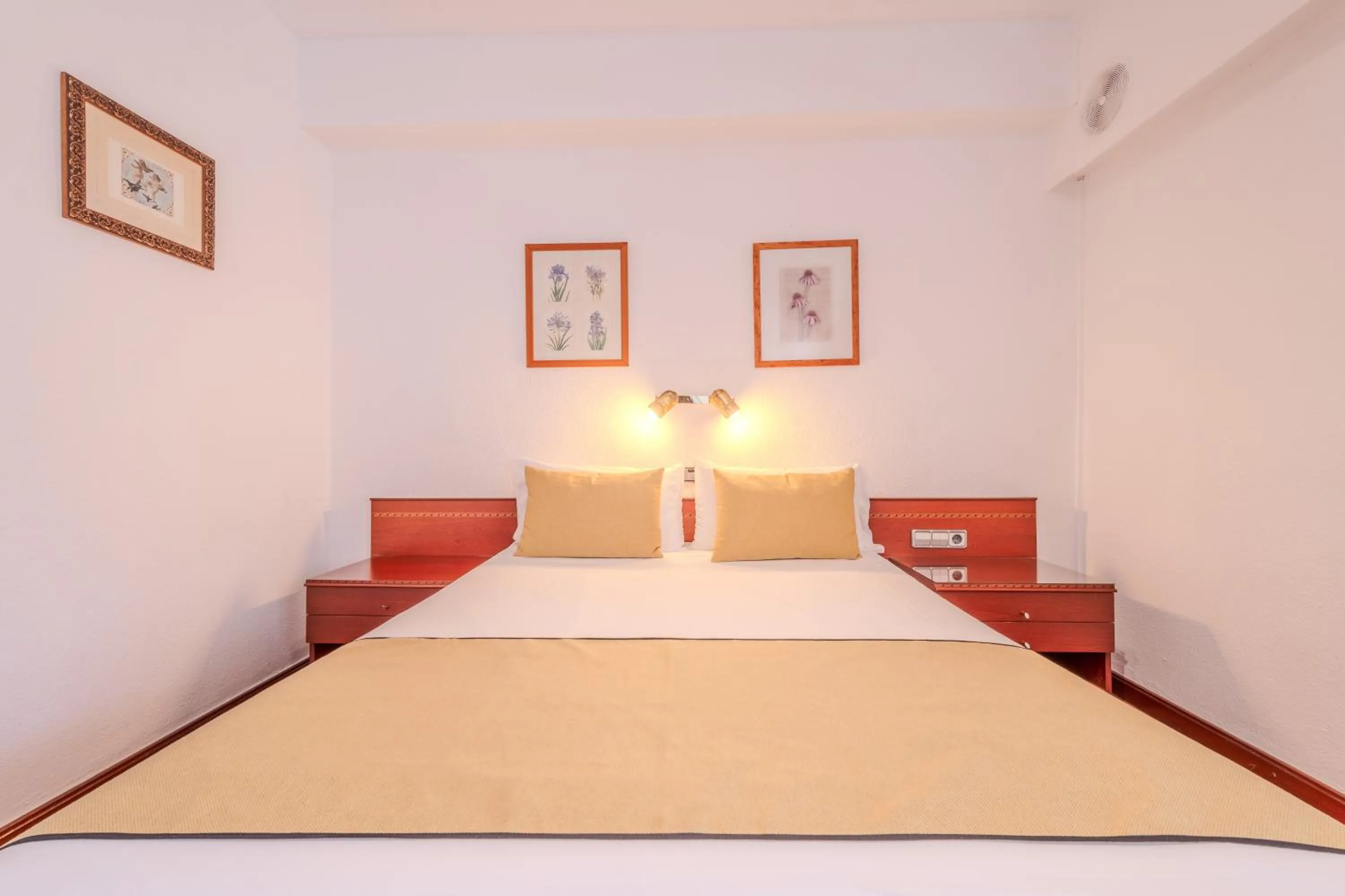 Bedroom, Bed in Hotel ITC Ciudad de Haro