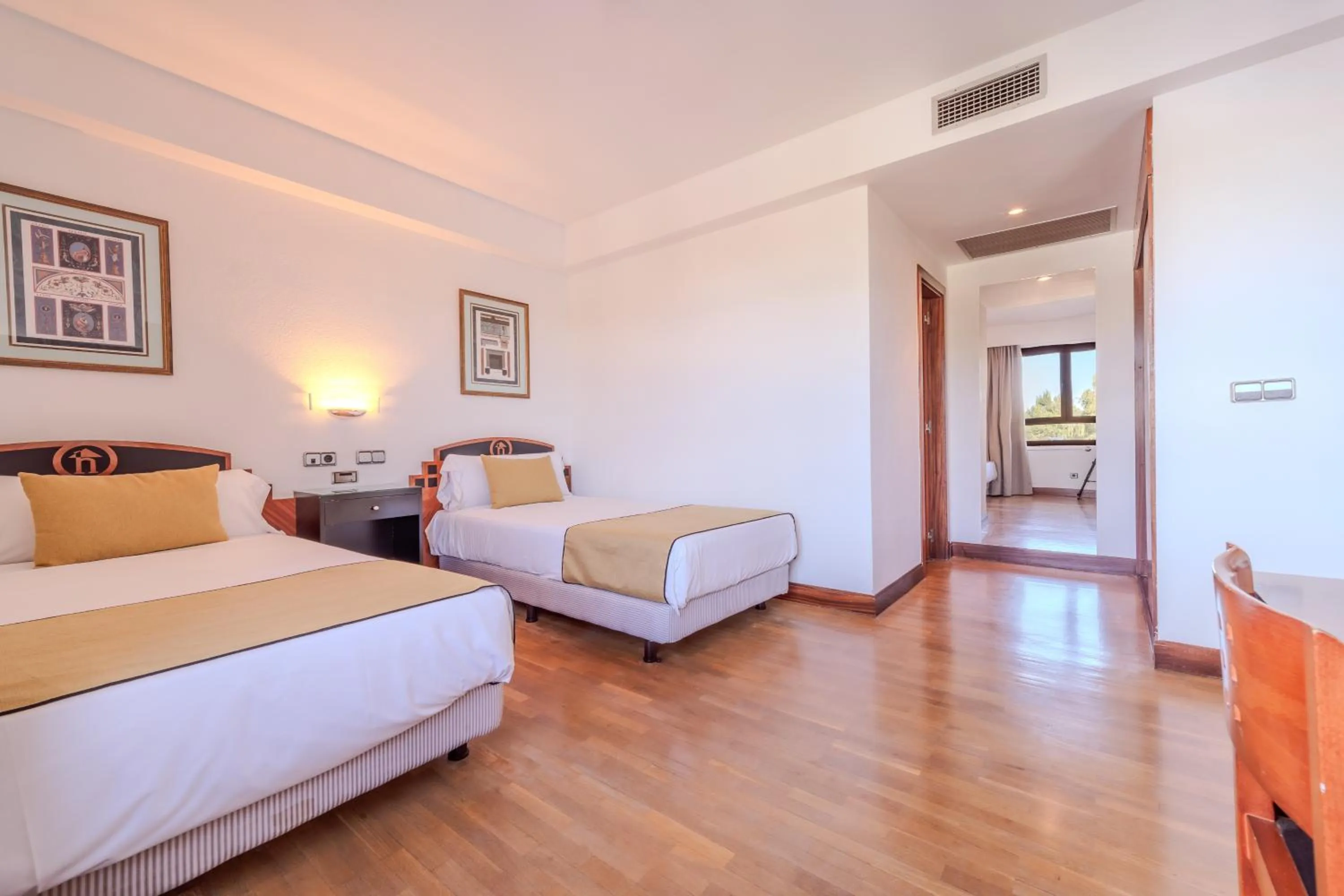 Bedroom, Bed in Hotel ITC Ciudad de Haro