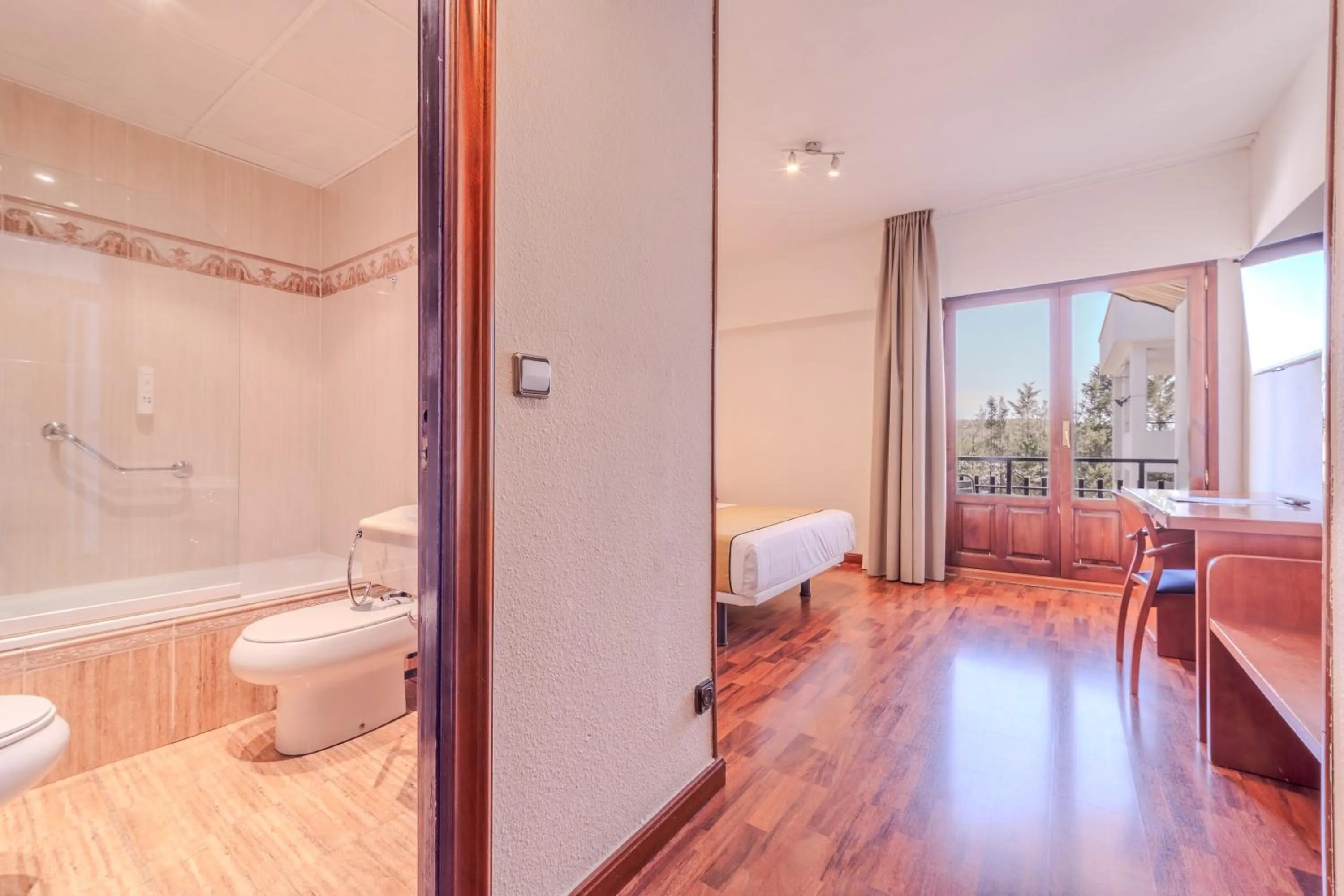 Bedroom in Hotel ITC Ciudad de Haro