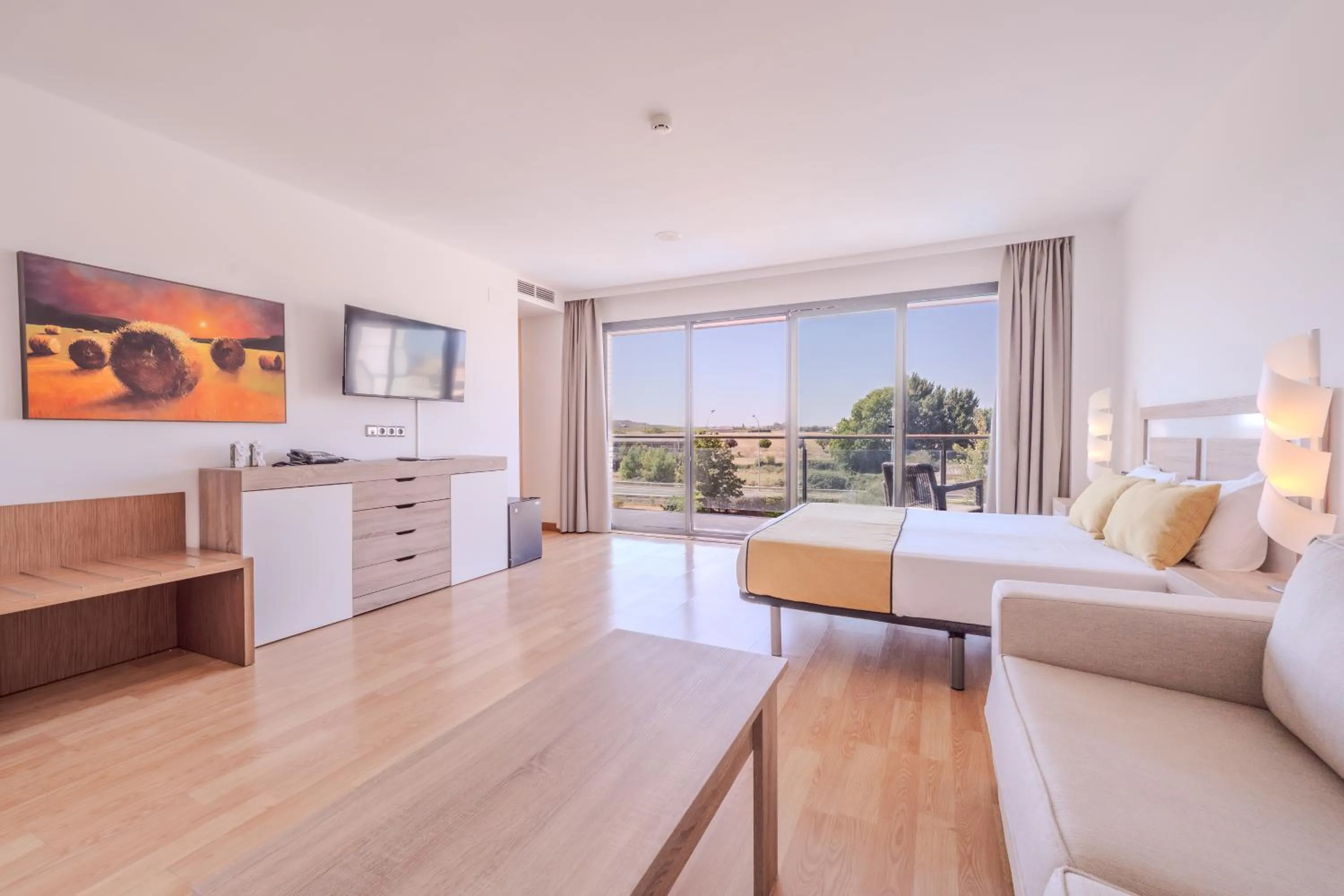 Bedroom, Bed in Hotel ITC Ciudad de Haro