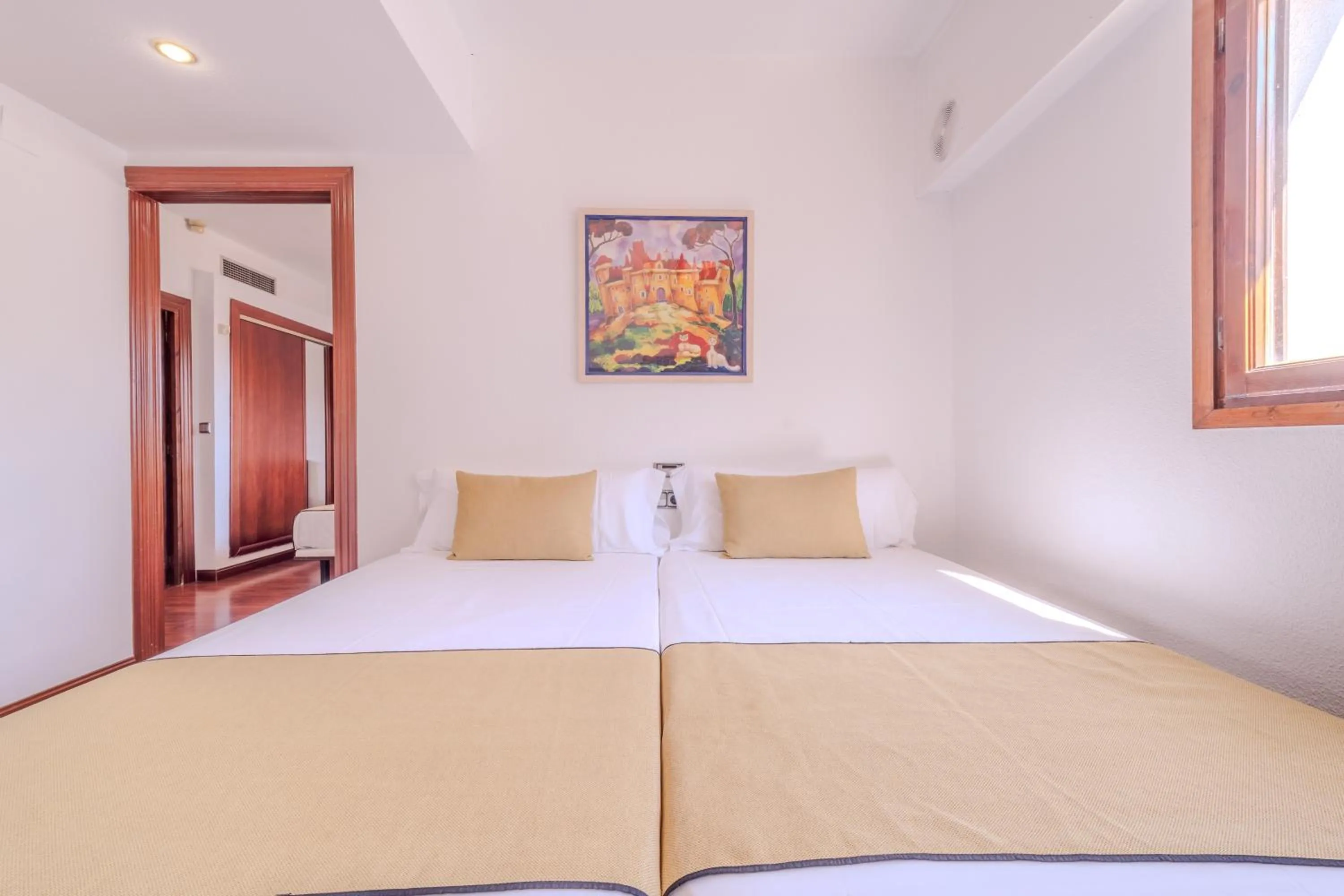 Bedroom, Bed in Hotel ITC Ciudad de Haro