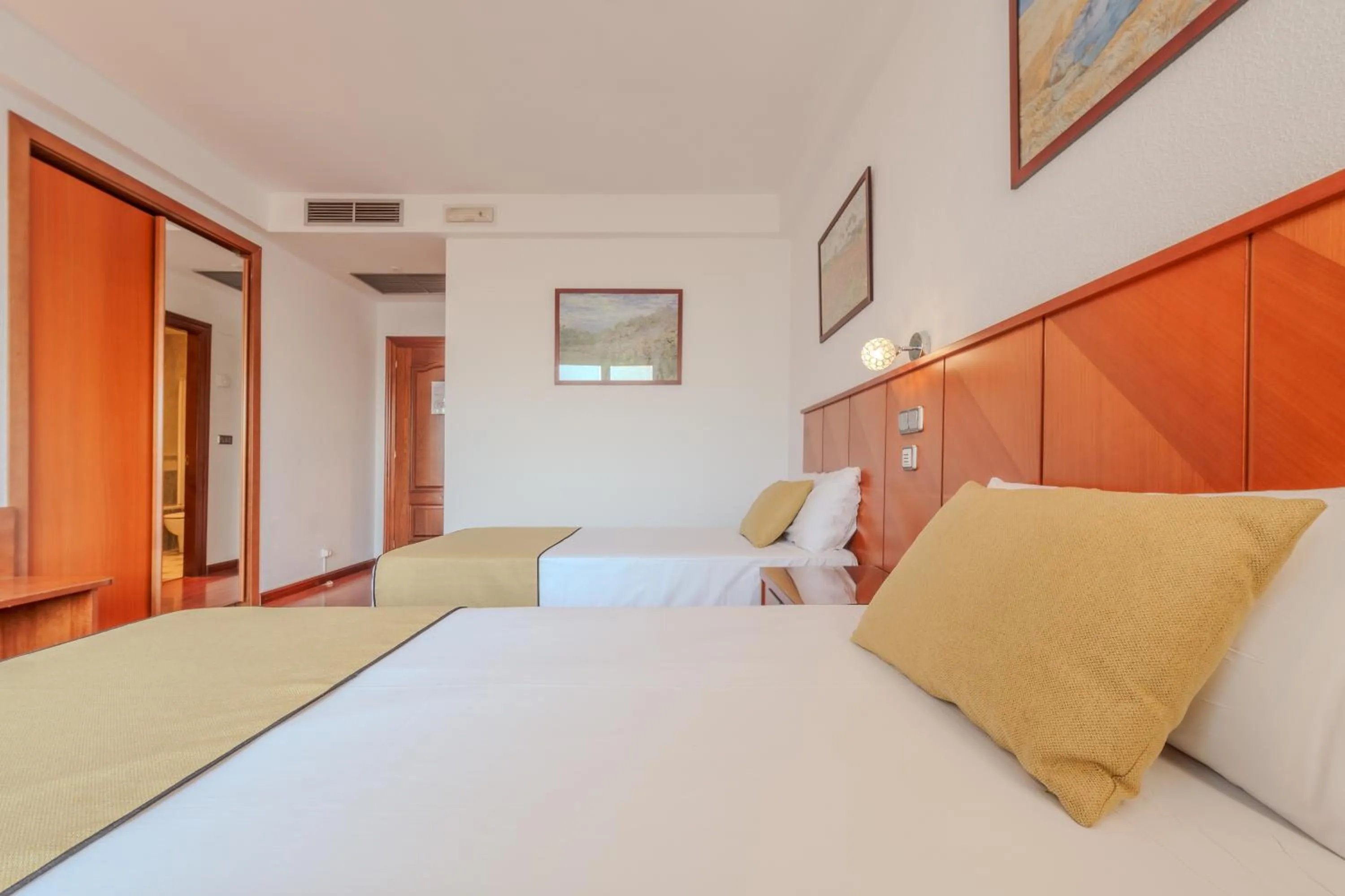 Bedroom, Bed in Hotel ITC Ciudad de Haro