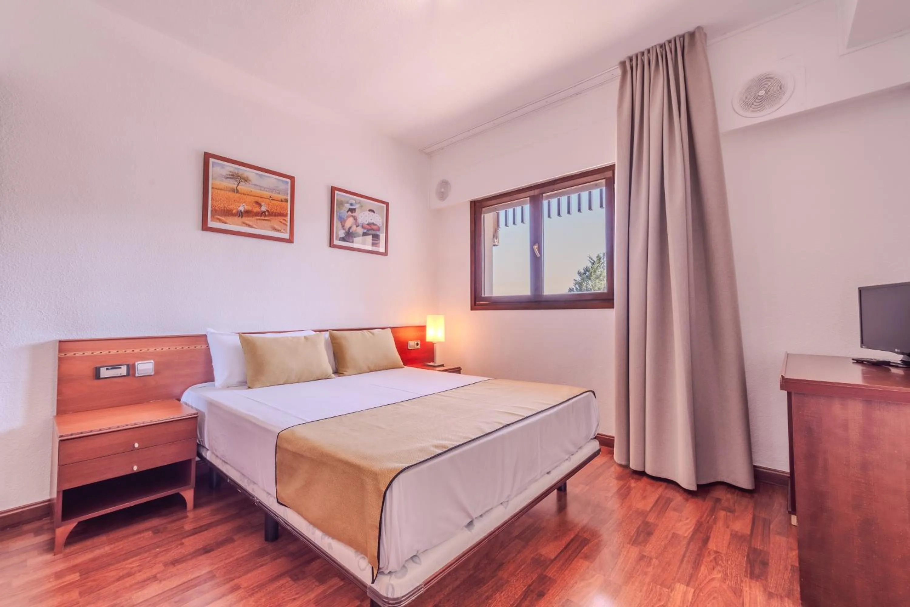 Bedroom, Bed in Hotel ITC Ciudad de Haro