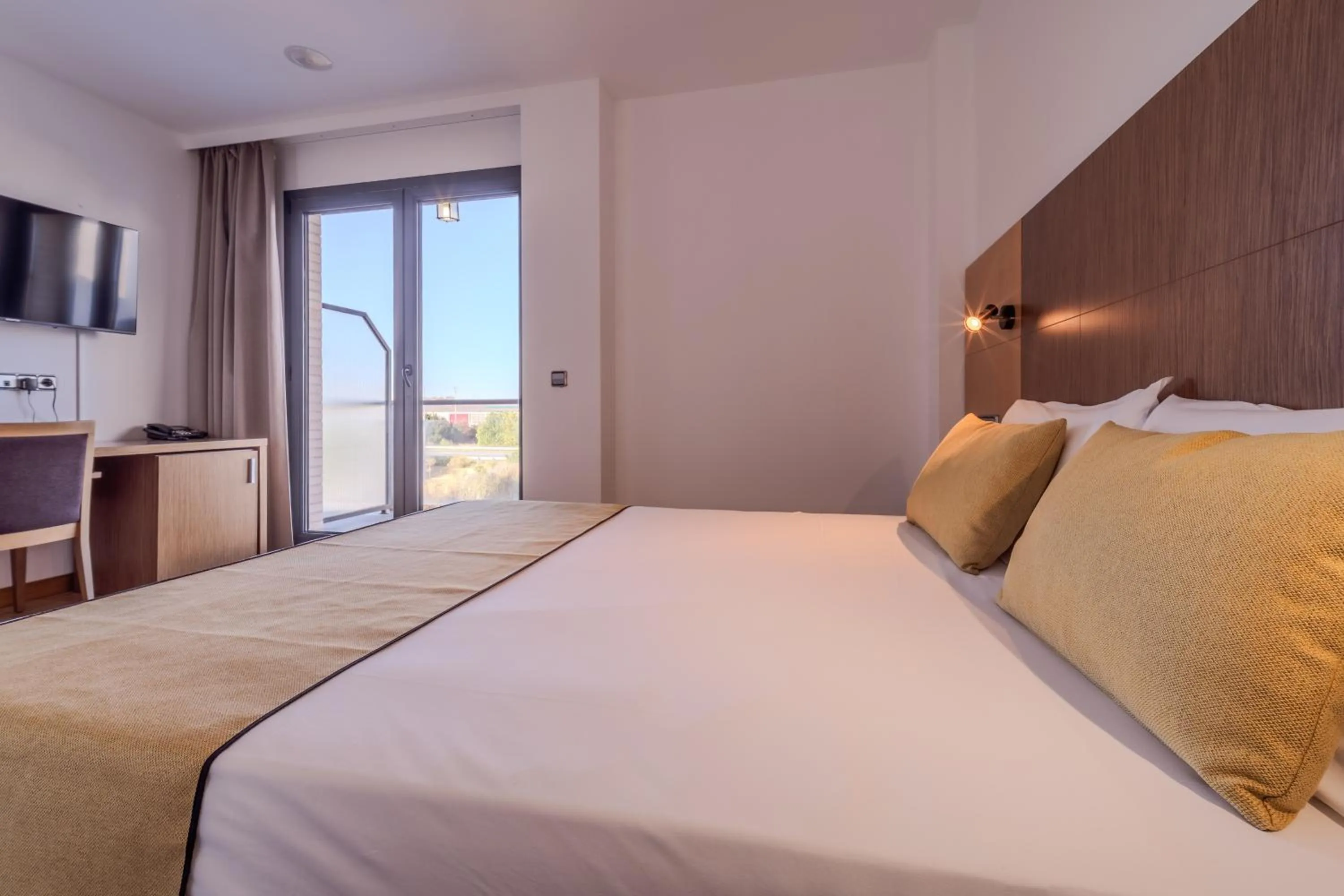 Bedroom, Bed in Hotel ITC Ciudad de Haro