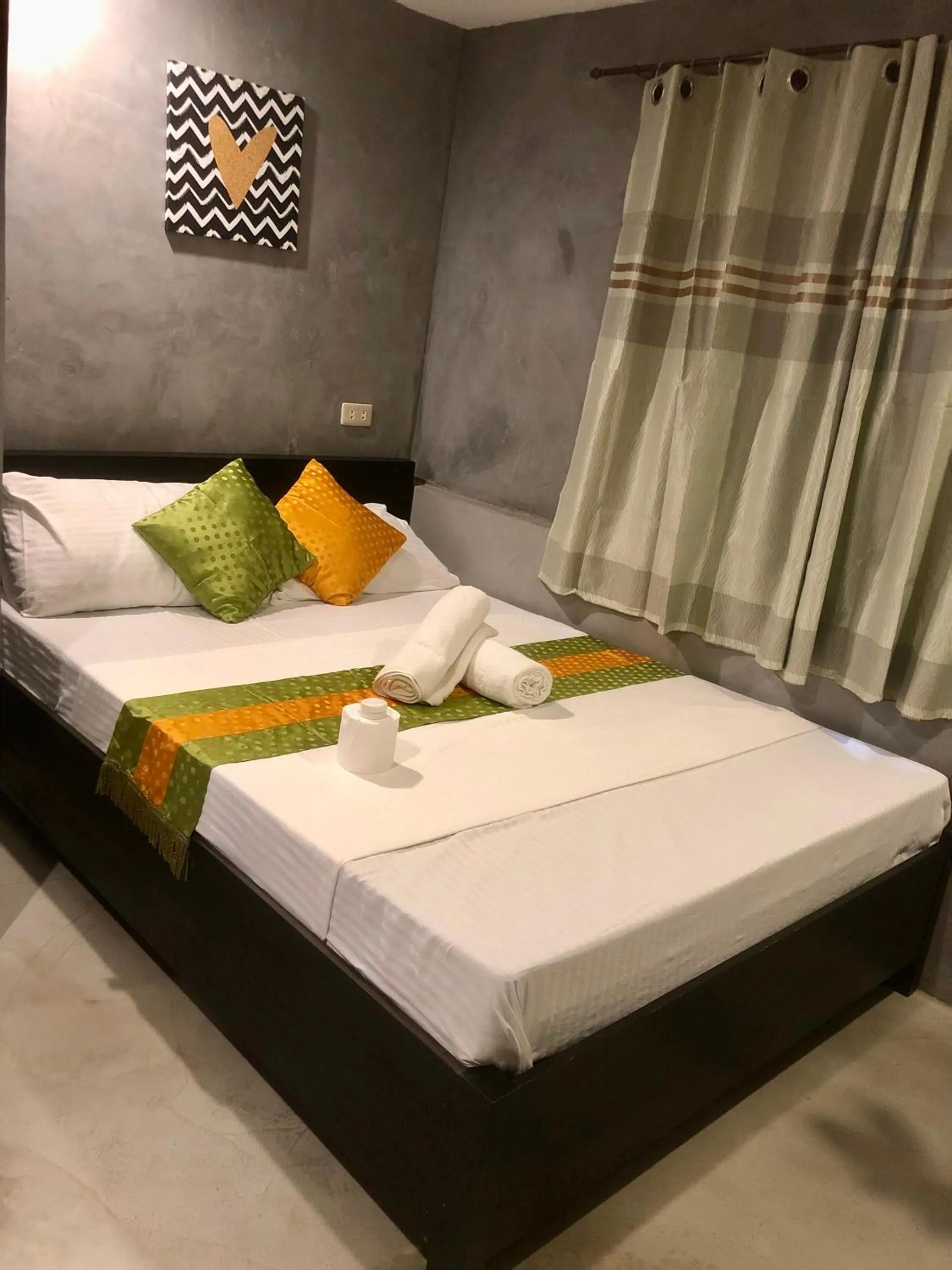 Bed in RL Harbor Inn