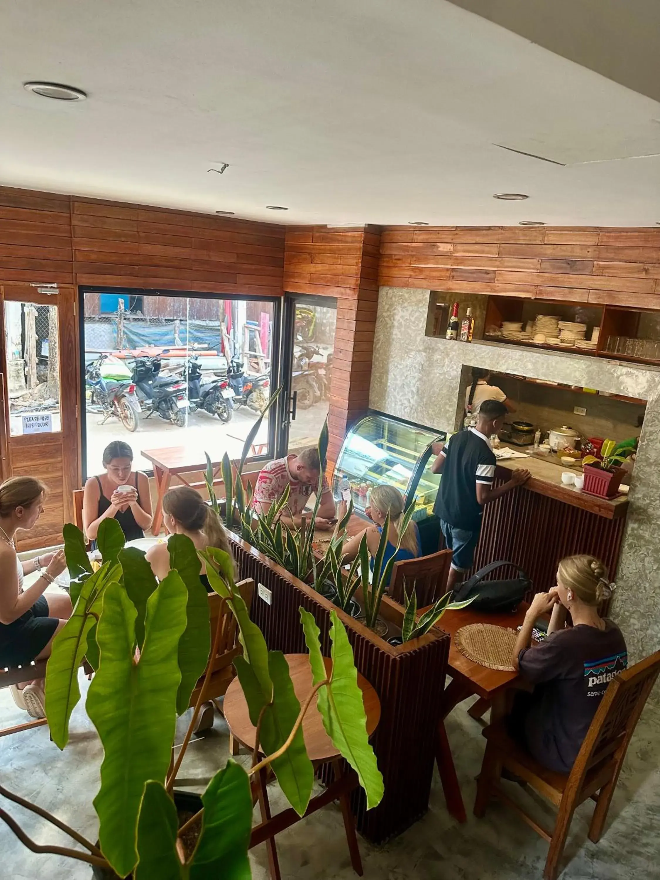 Restaurant/places to eat in RL Harbor Inn Restaurant/places to eat in RL Harbor Inn