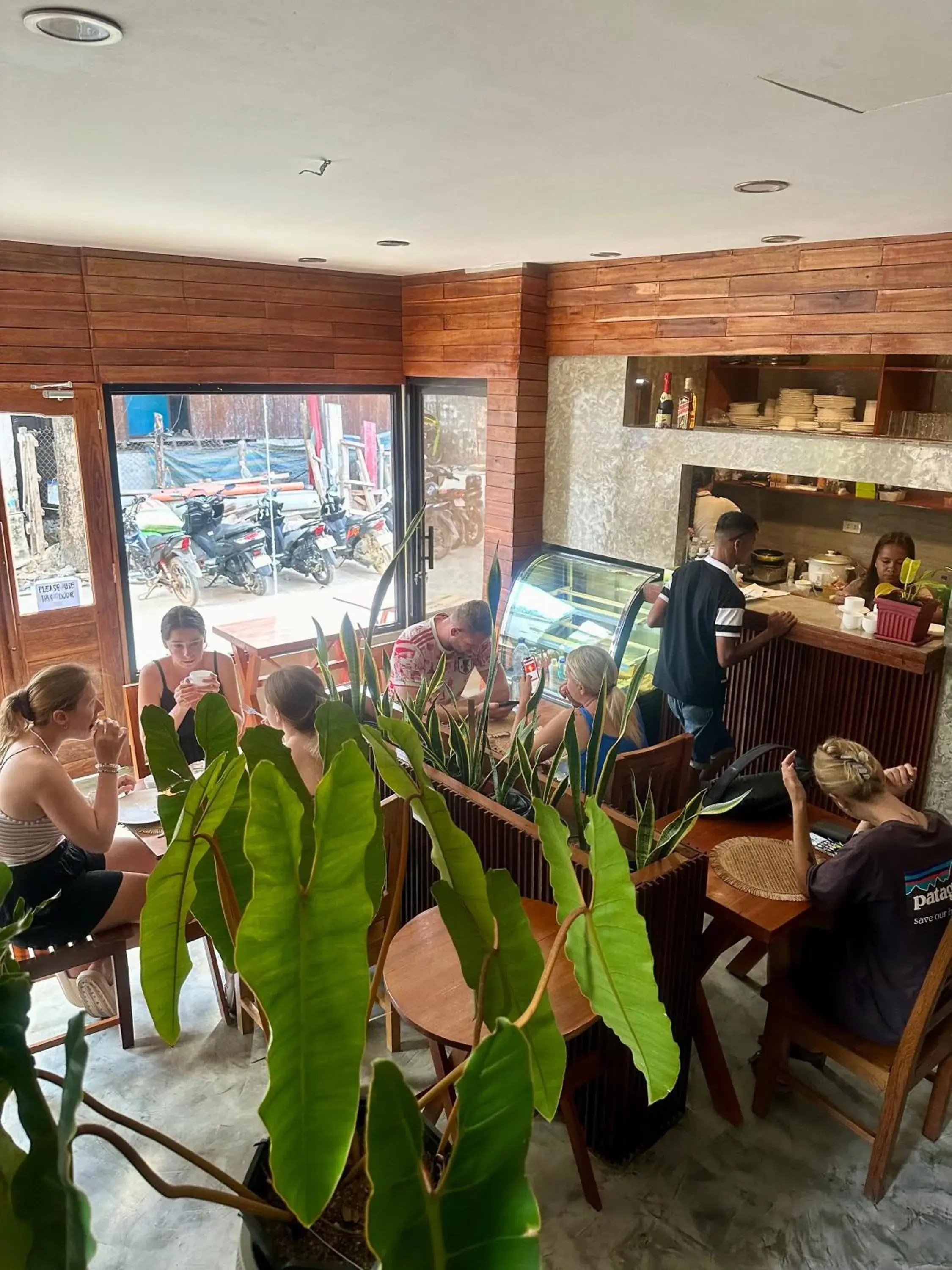 Restaurant/places to eat in RL Harbor Inn Restaurant/places to eat in RL Harbor Inn