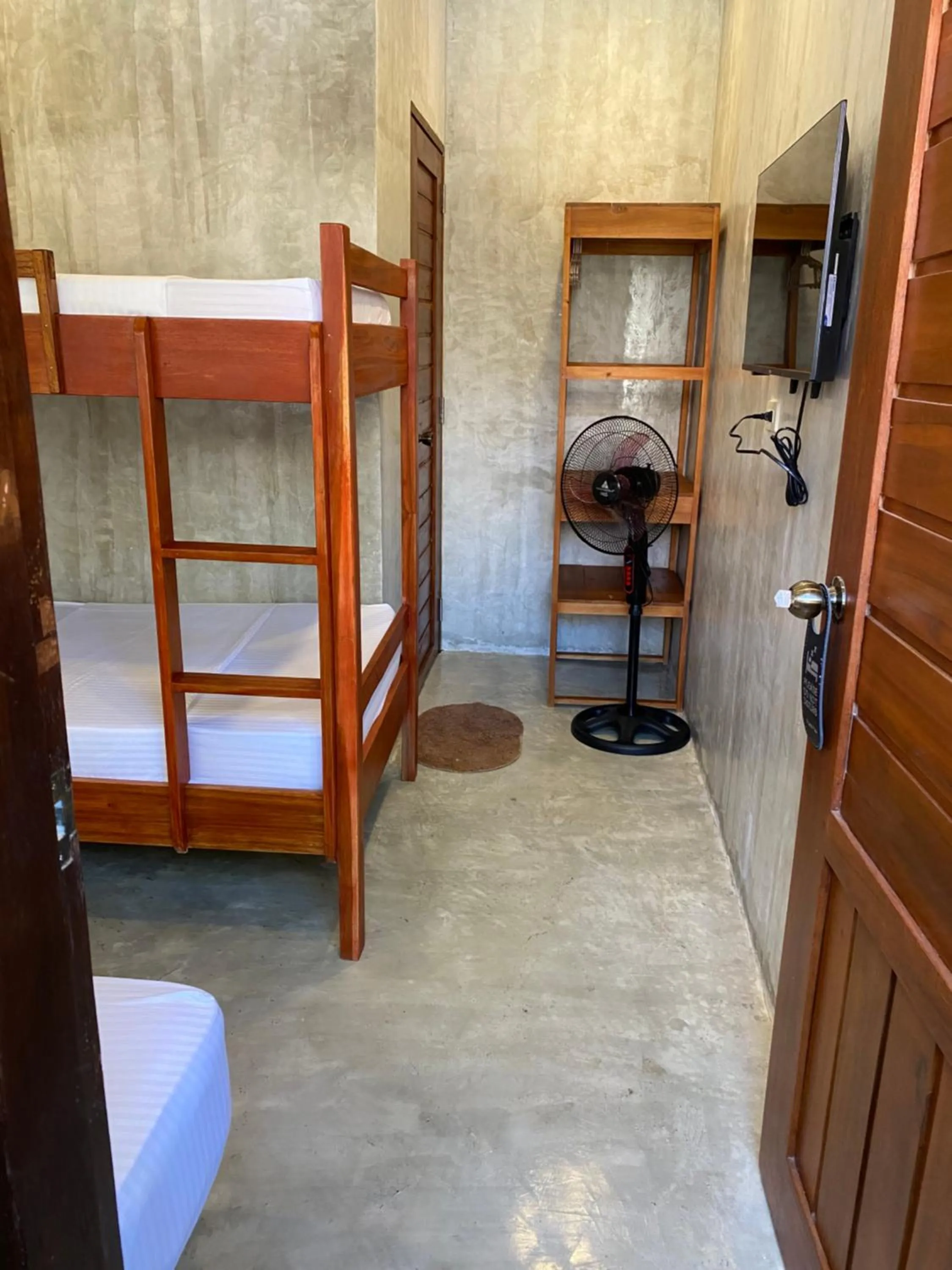 Bed in RL Harbor Inn