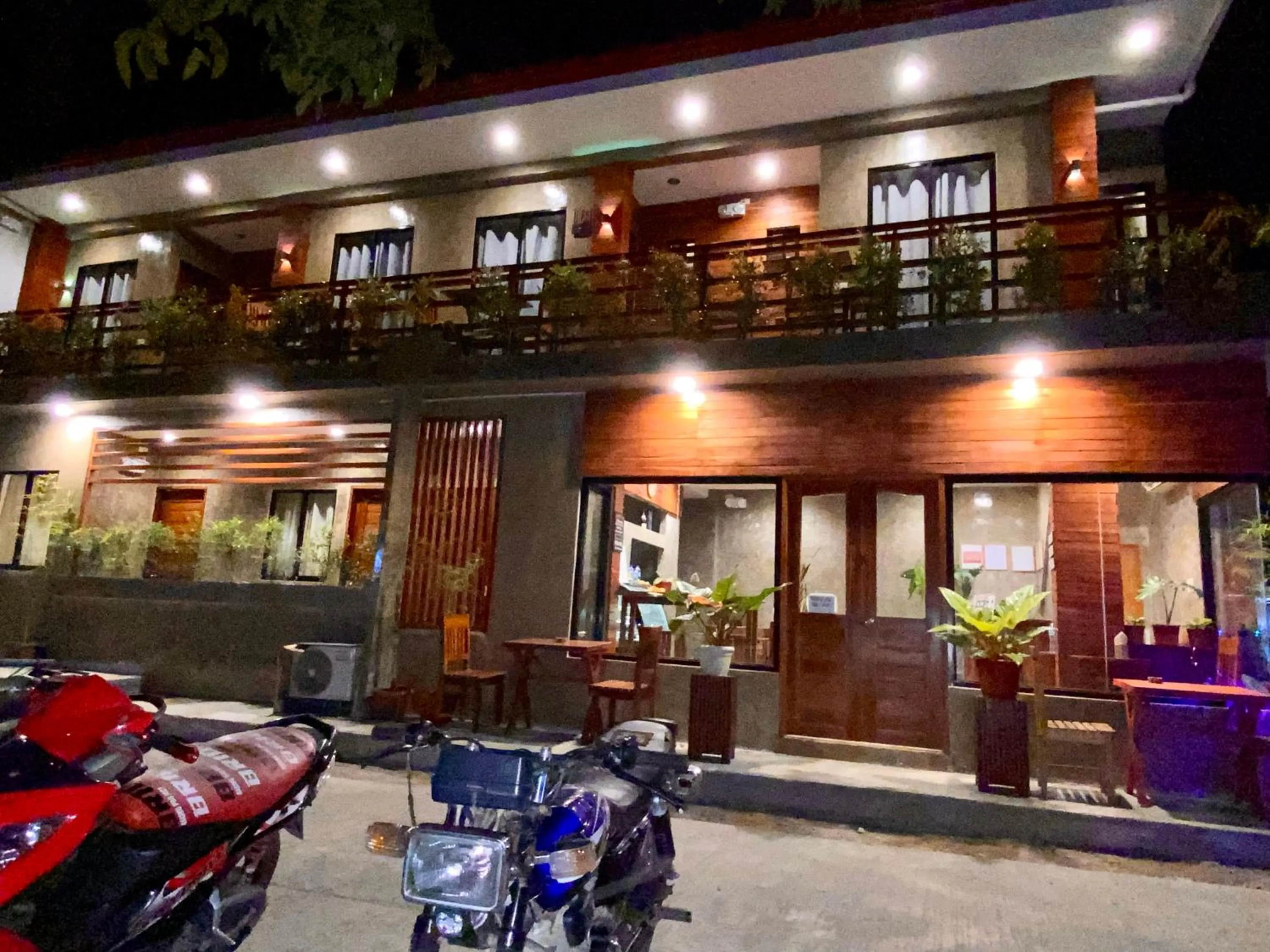 Property building in RL Harbor Inn