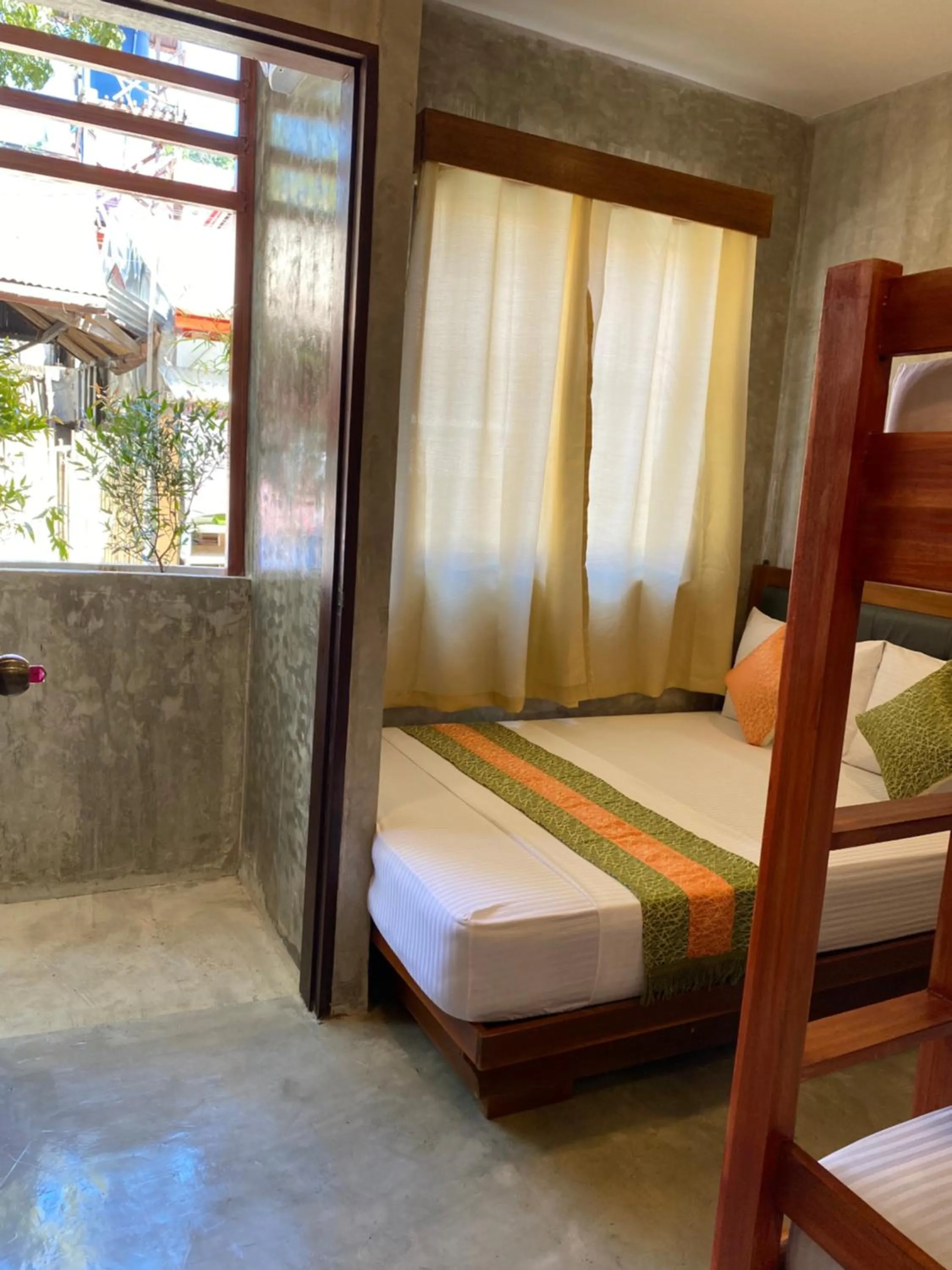 Bed in RL Harbor Inn