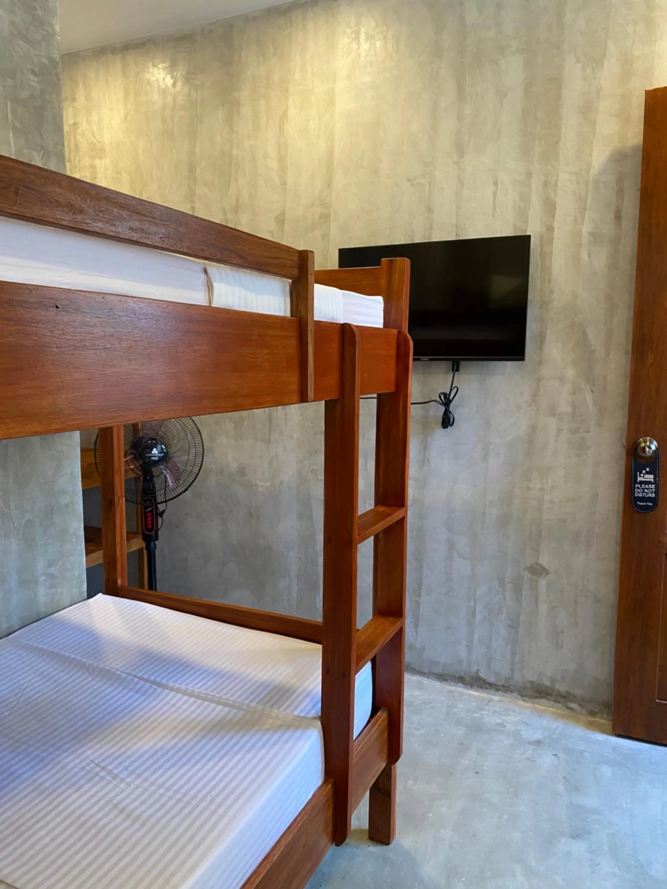 Bed in RL Harbor Inn