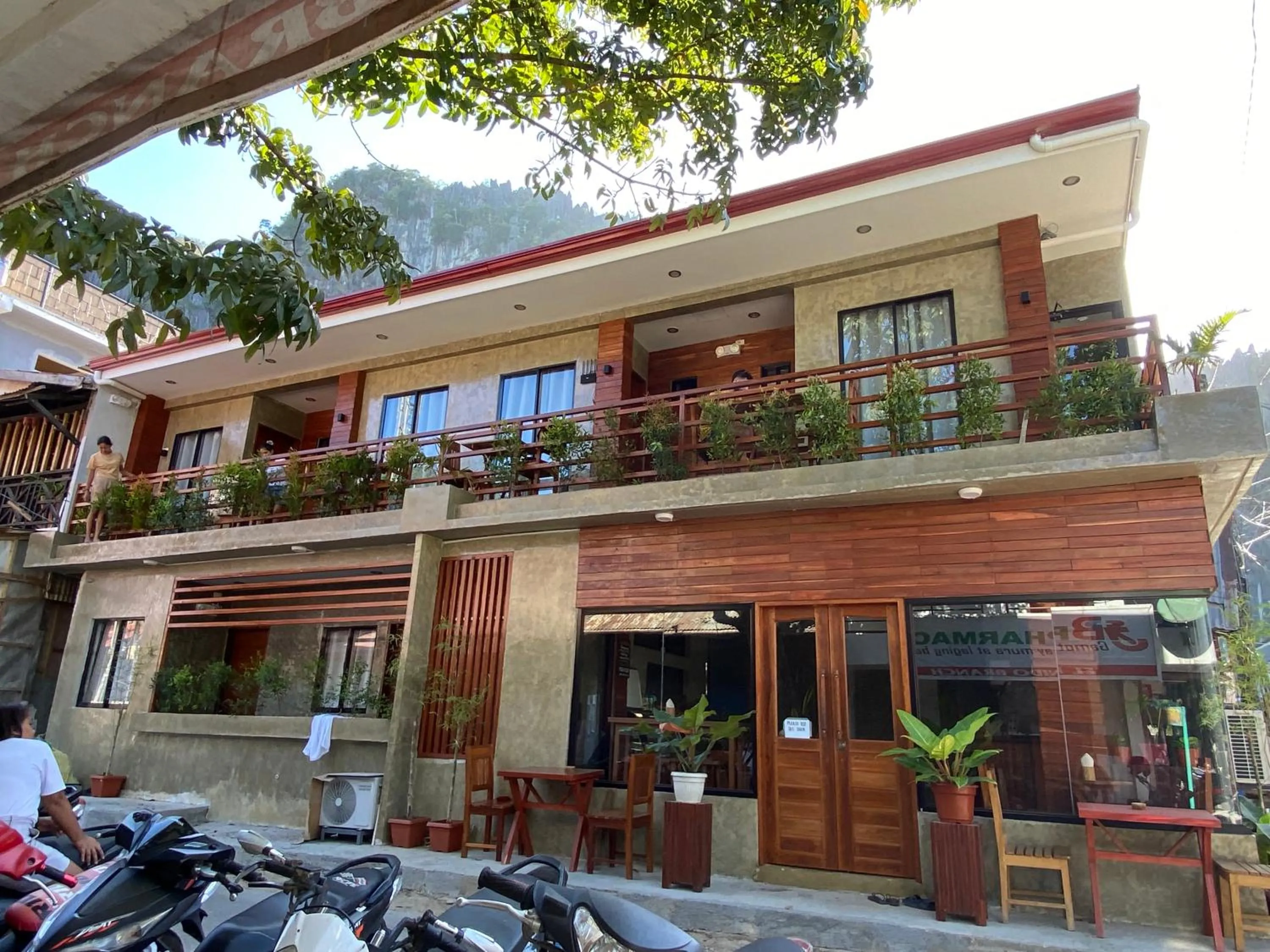 Property building in RL Harbor Inn