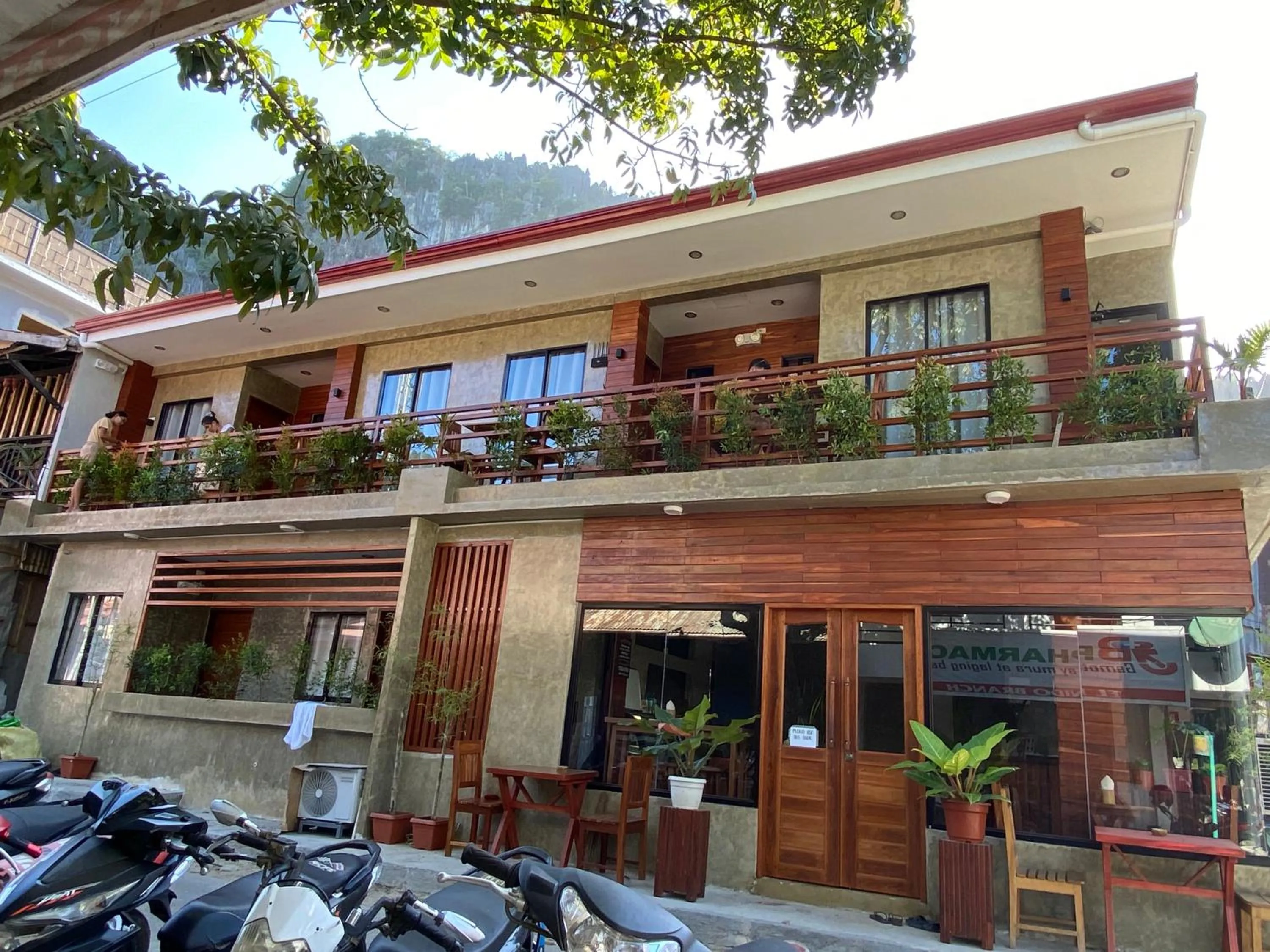 Property building in RL Harbor Inn