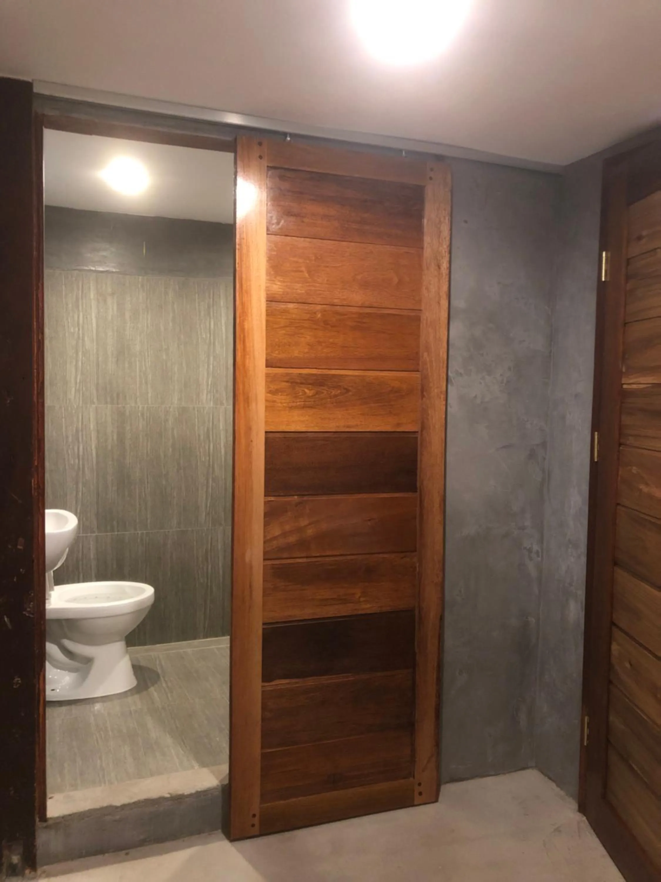 Bathroom in RL Harbor Inn