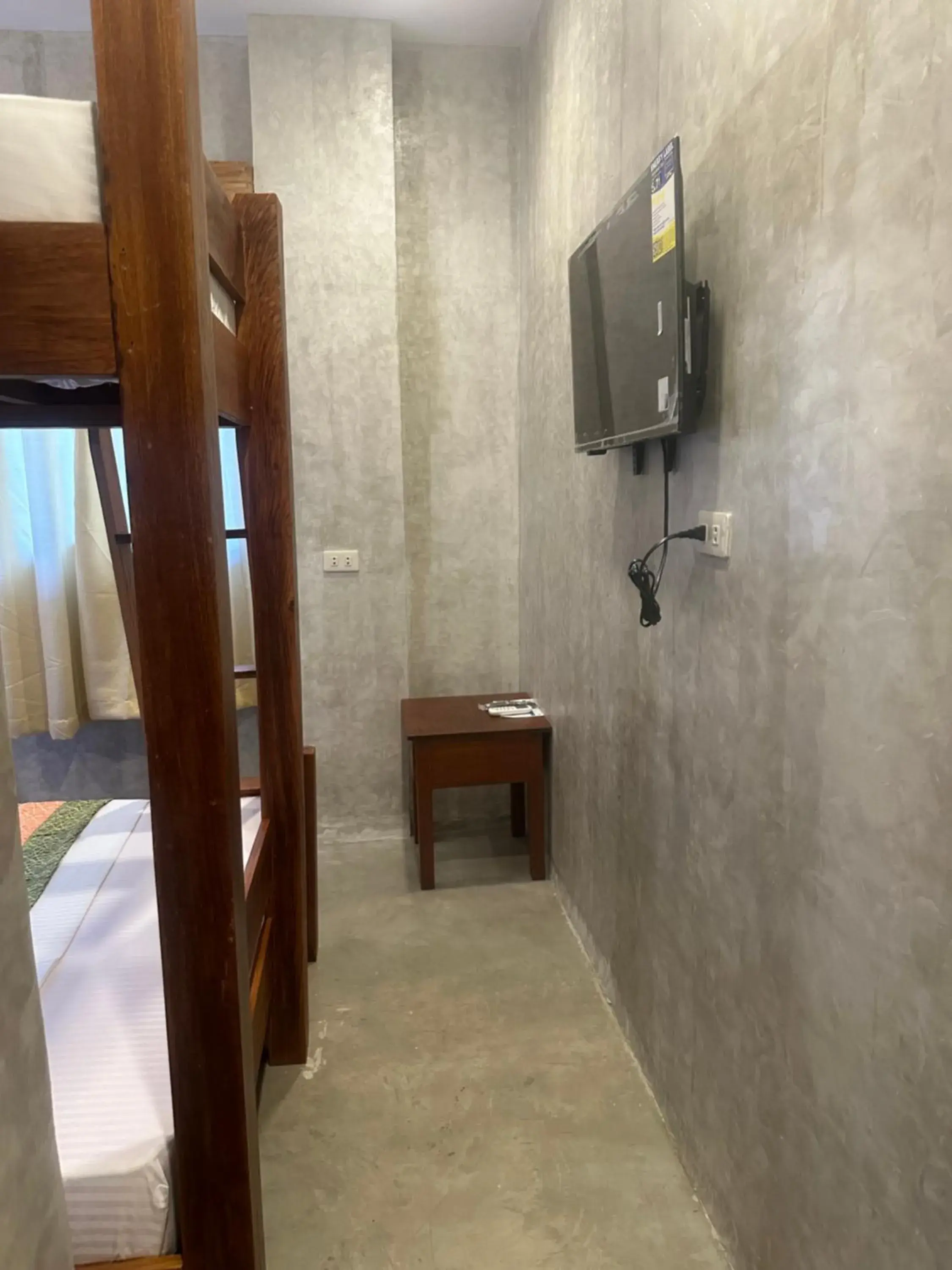 Bed in RL Harbor Inn Bed in RL Harbor Inn