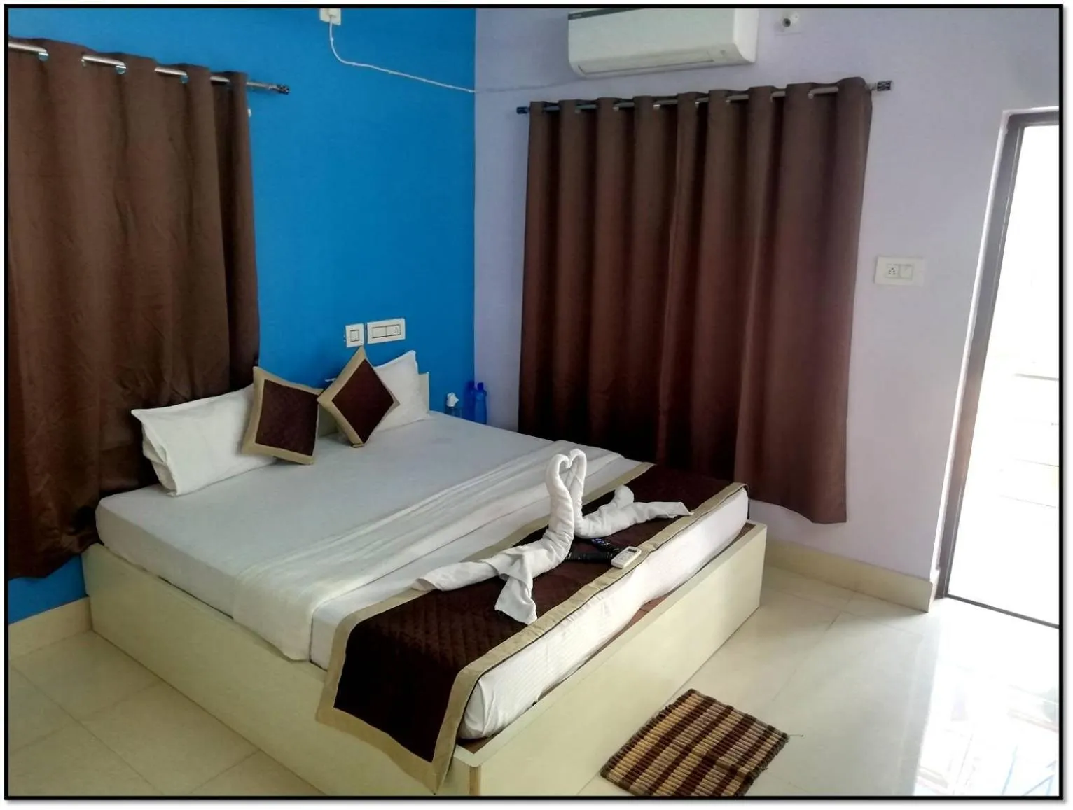 Balcony/Terrace, Bed in Railview inn Bhubaneswar