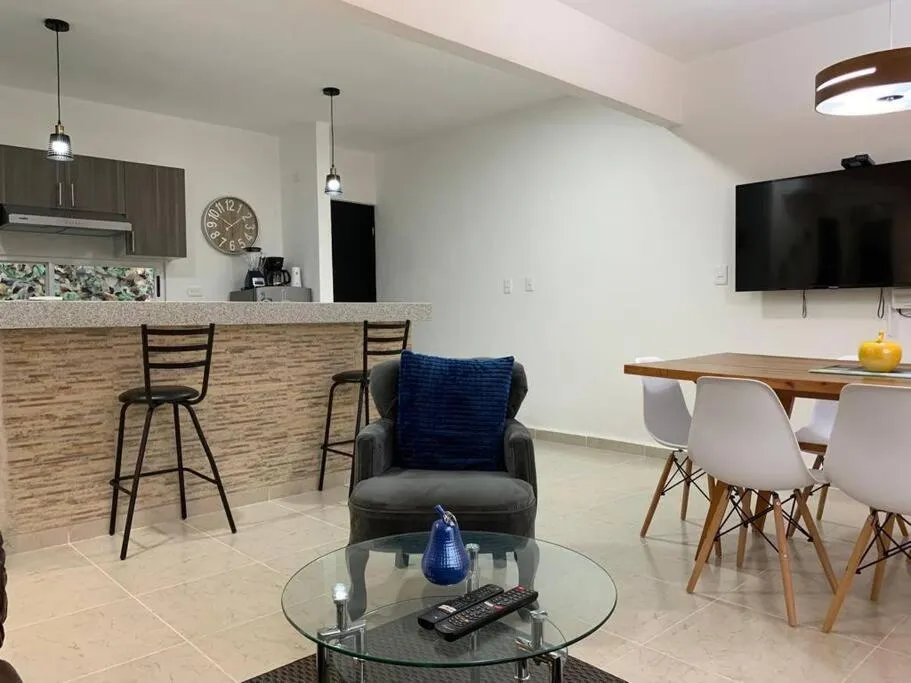 Hermoso apartamento piscina, céntrico, área libre.