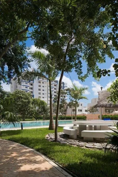 Hermoso apartamento piscina, céntrico, área libre.