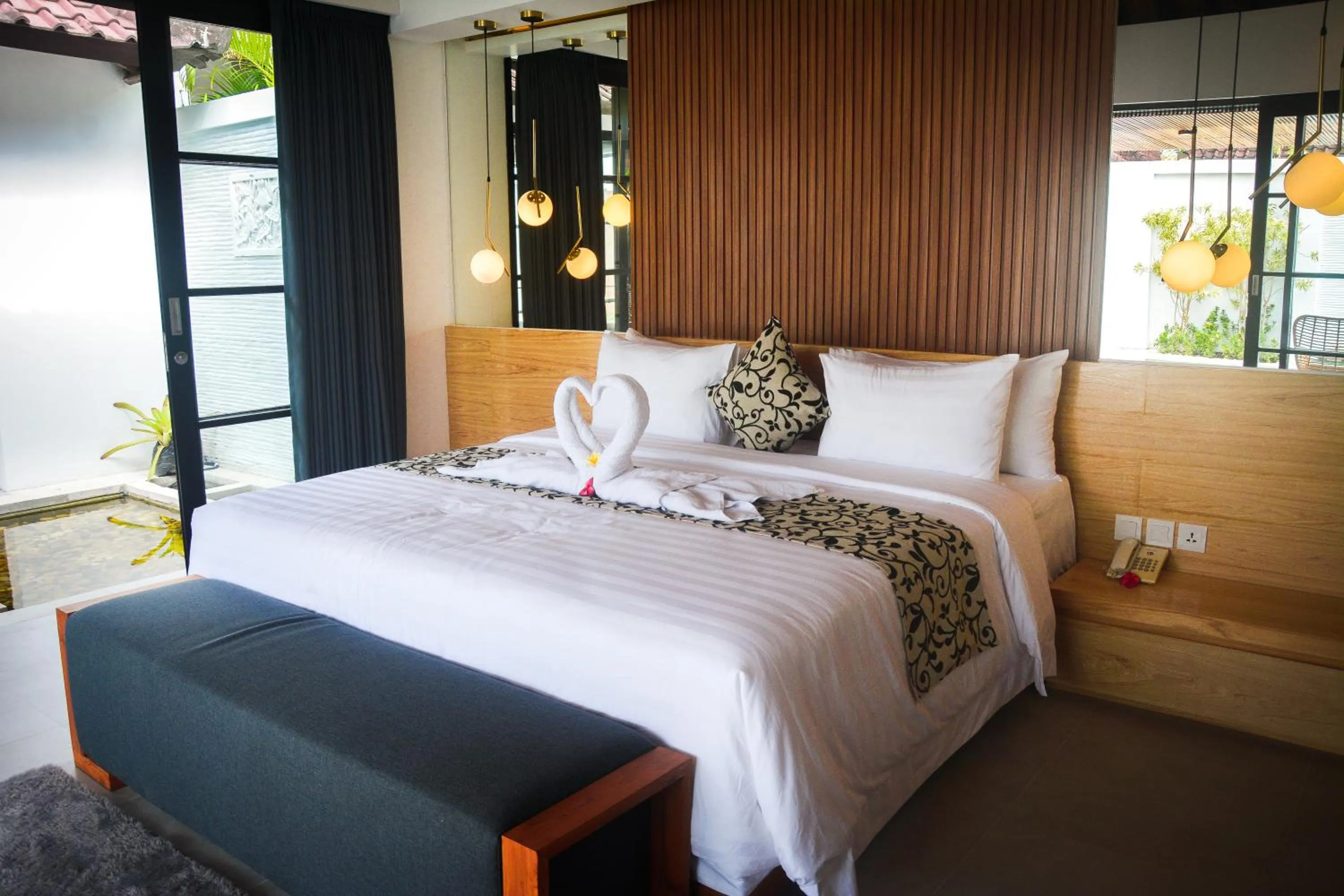 Toilet, Bed in The Kon's Villa Bali Seminyak