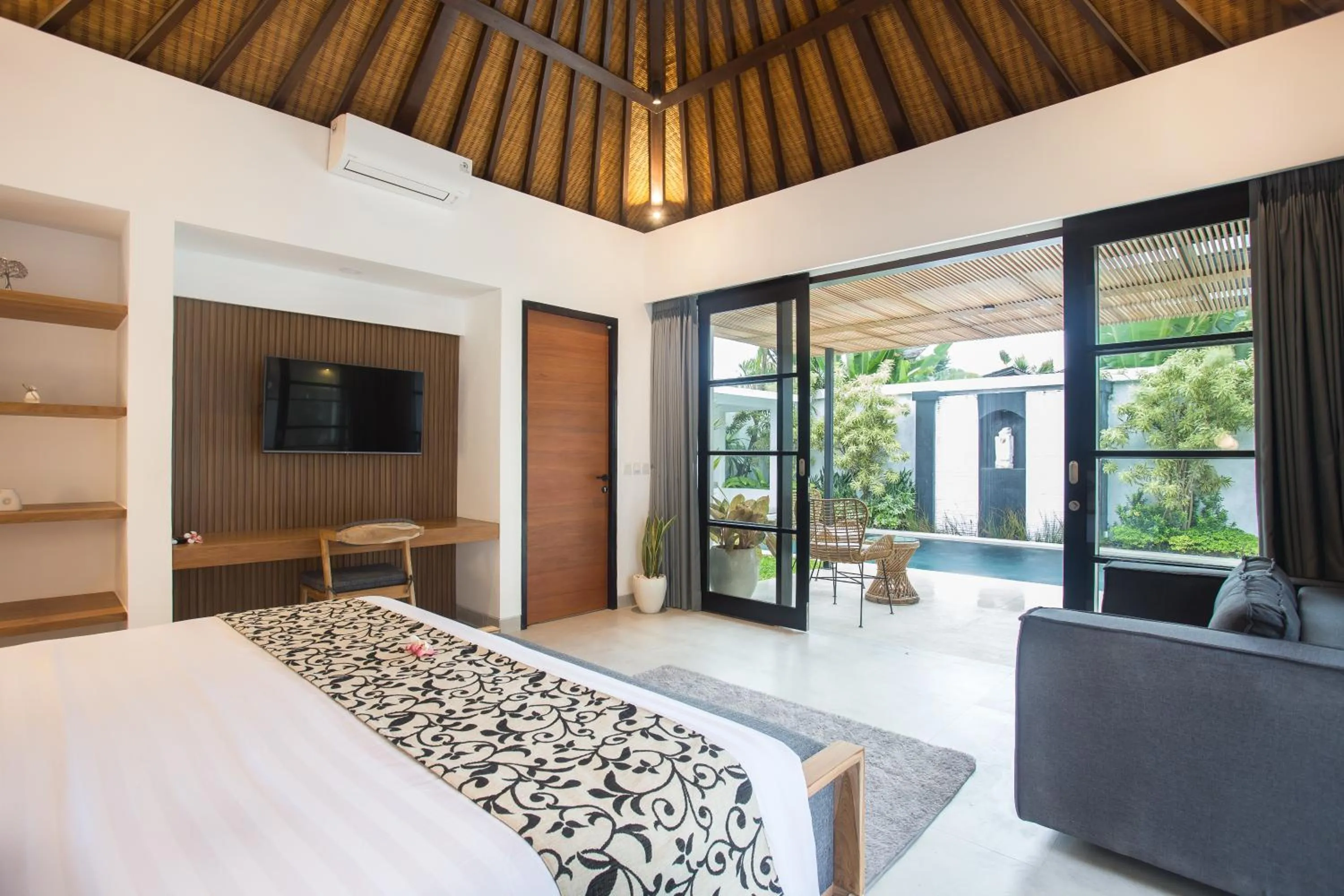 Bedroom, Bed in The Kon's Villa Bali Seminyak