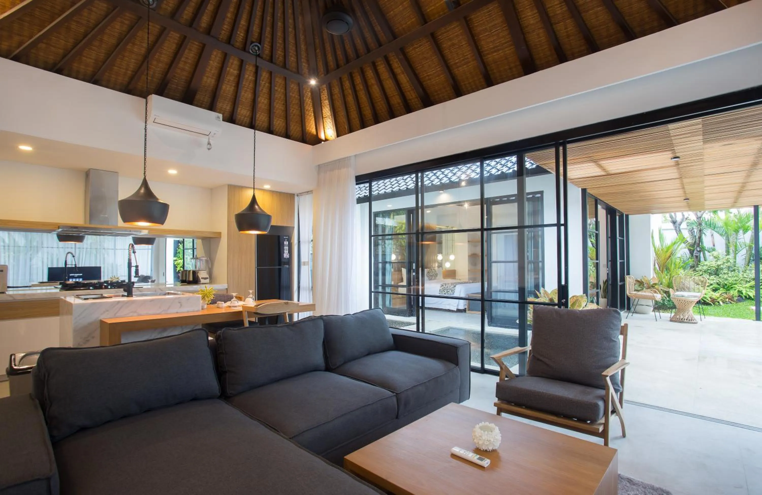 Kitchen or kitchenette in The Kon's Villa Bali Seminyak