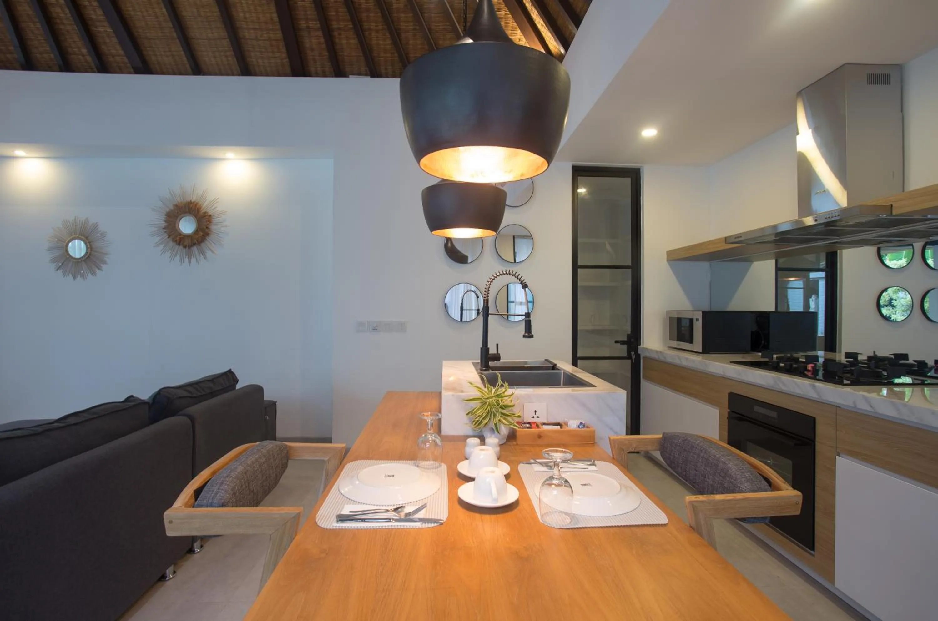 Kitchen or kitchenette in The Kon's Villa Bali Seminyak