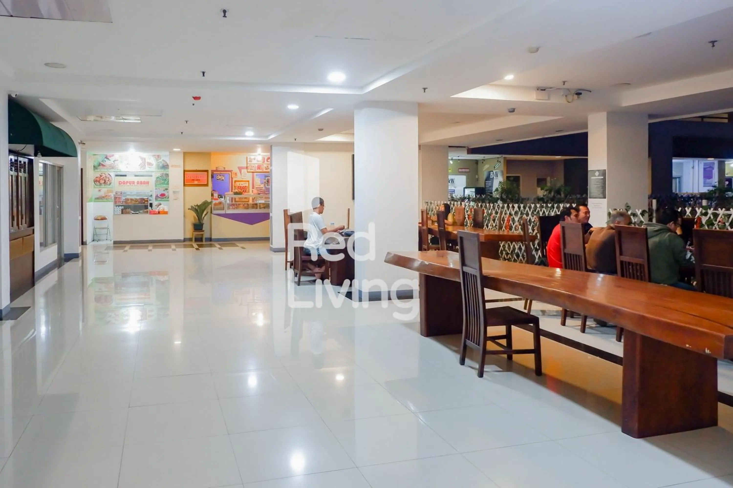 Restaurant/places to eat in Redliving Apartemen Emerald Tower - Bion Apartel 2 Tower South