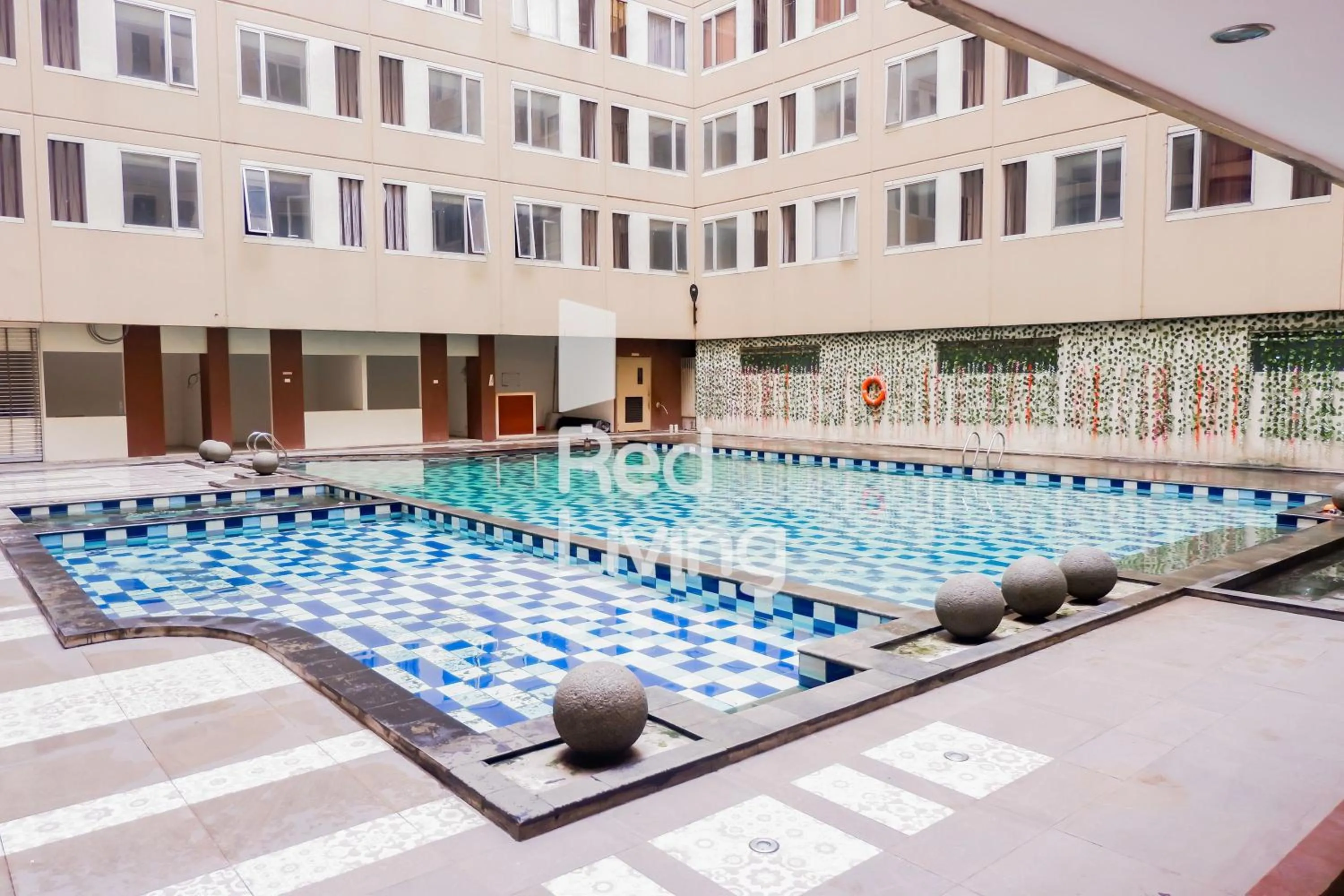 Swimming pool in Redliving Apartemen Emerald Tower - Bion Apartel 2 Tower South