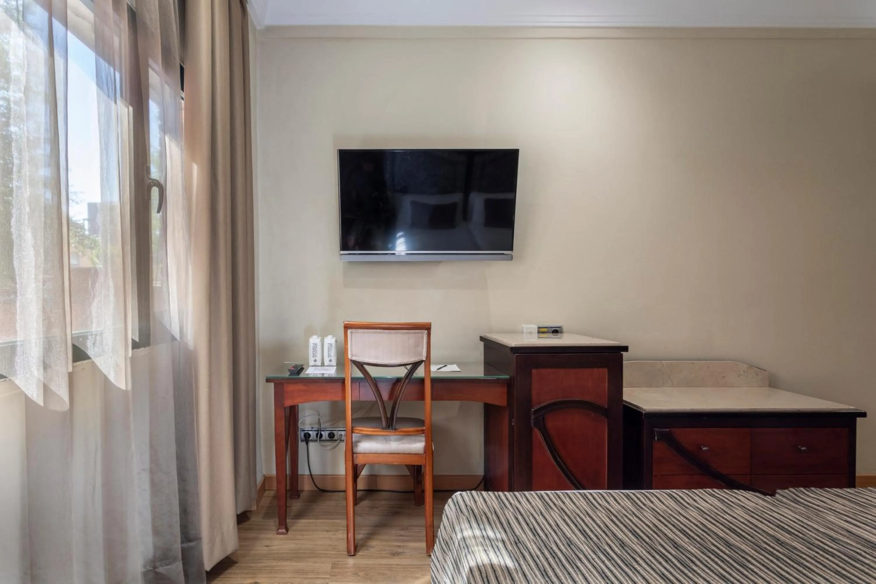 Bedroom, Bed in Petit Palace Arturo Soria Alcalá