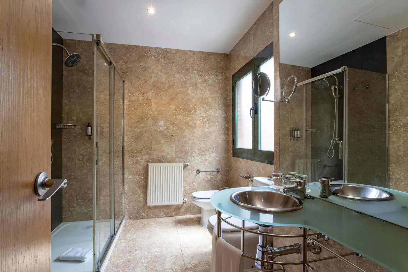 Shower, Bathroom in Petit Palace Arturo Soria Alcalá