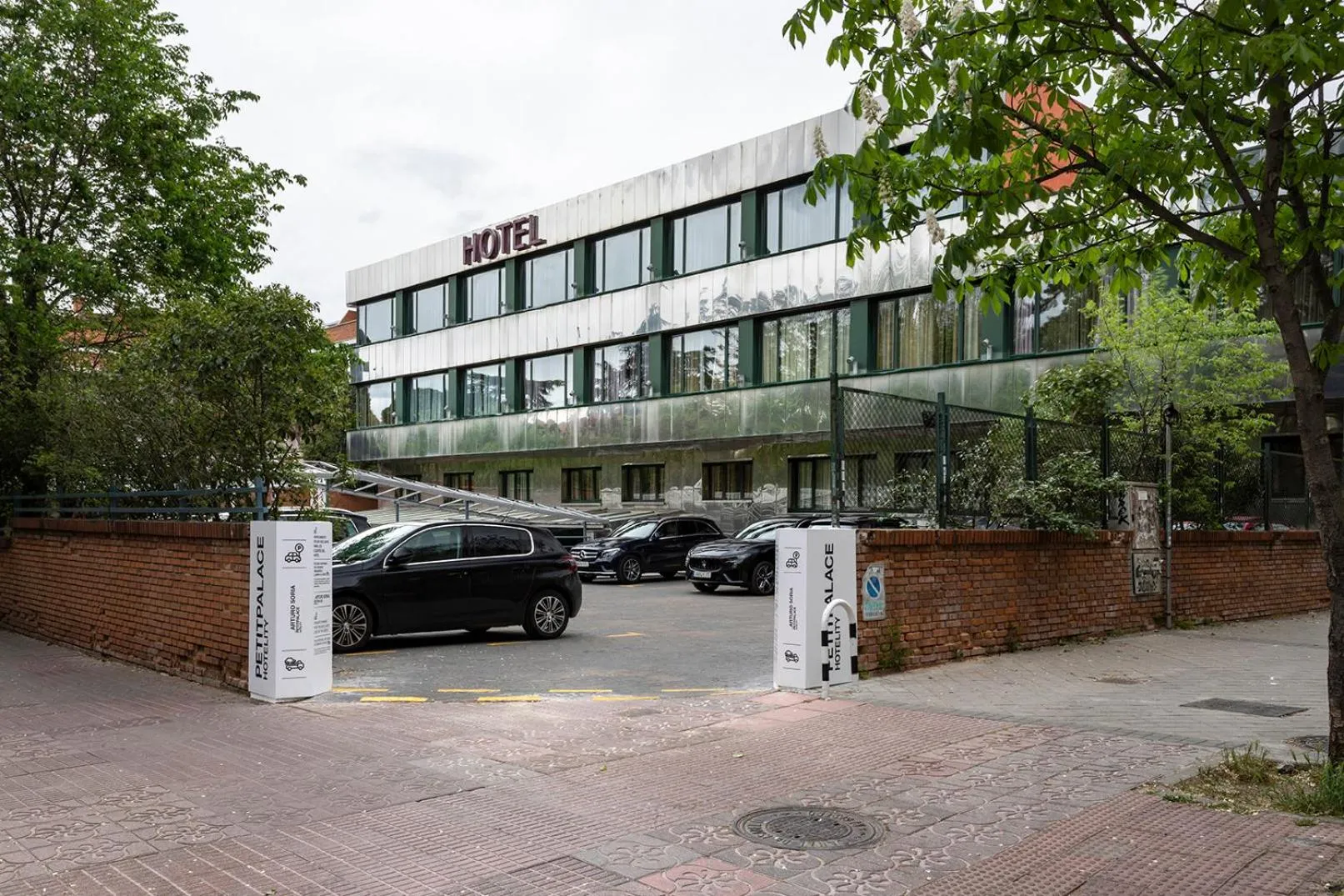 Property building in Petit Palace Arturo Soria Alcalá