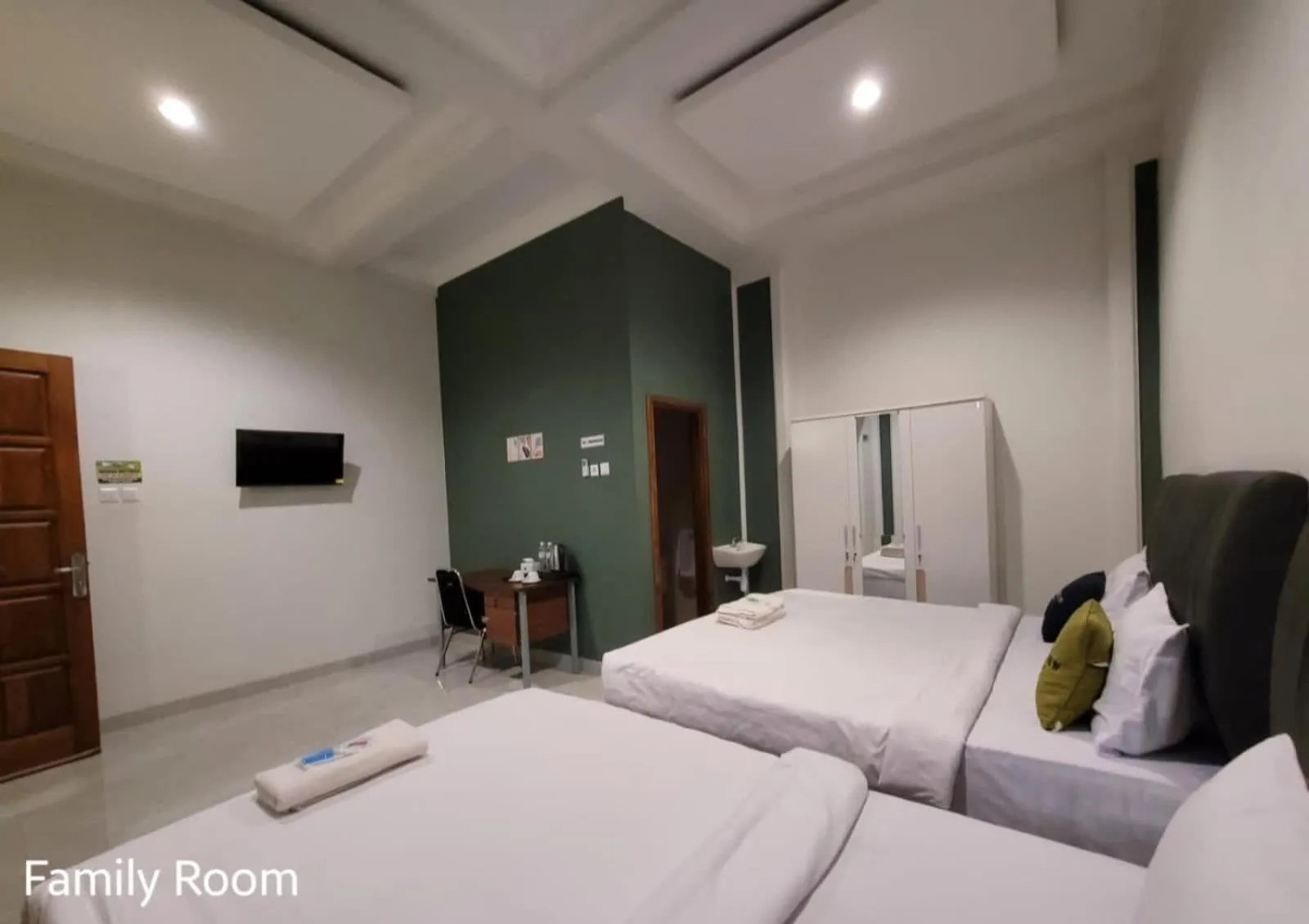 Bedroom, Bed in Urbanview Hotel Bong Gajah Lampung