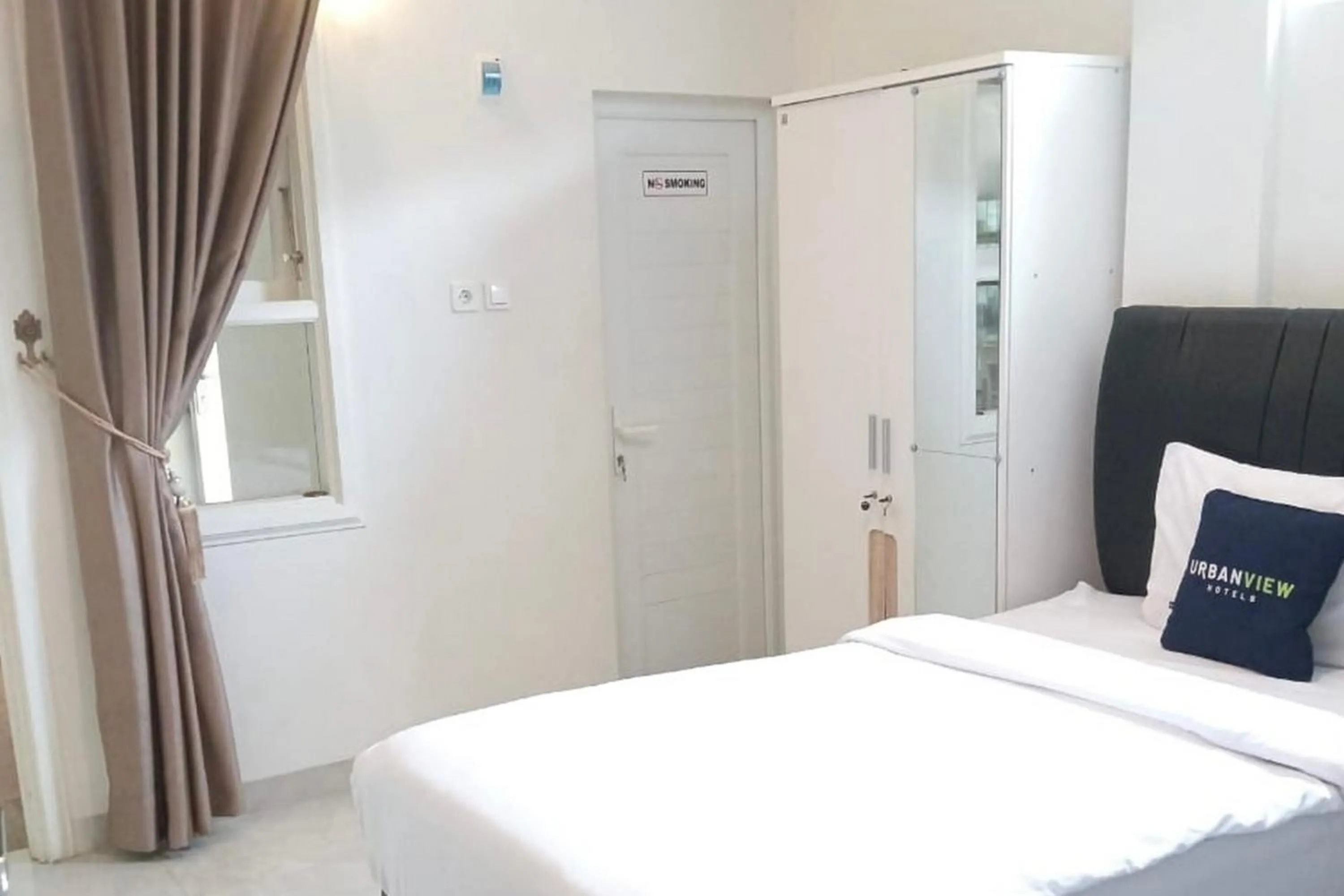 Bedroom, Bed in Urbanview Hotel Bong Gajah Lampung