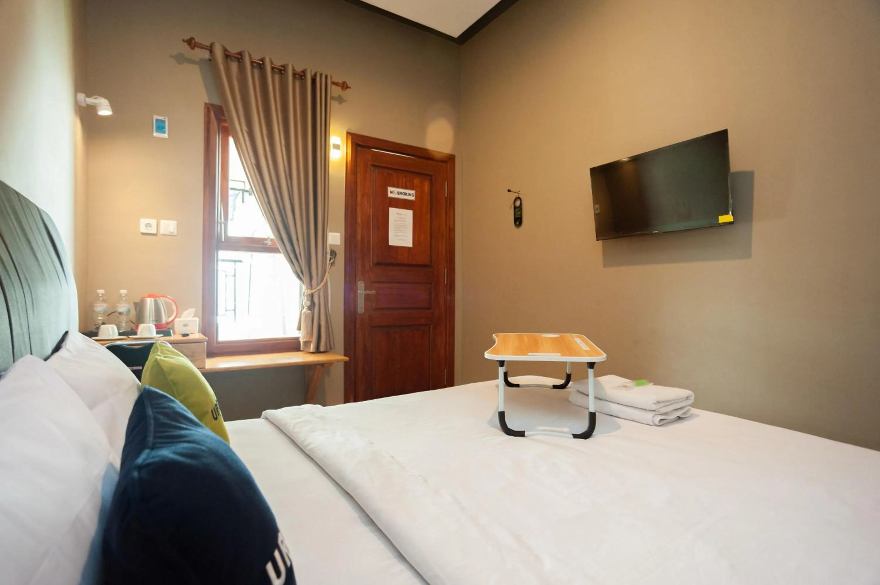 Bedroom, Bed in Urbanview Hotel Bong Gajah Lampung