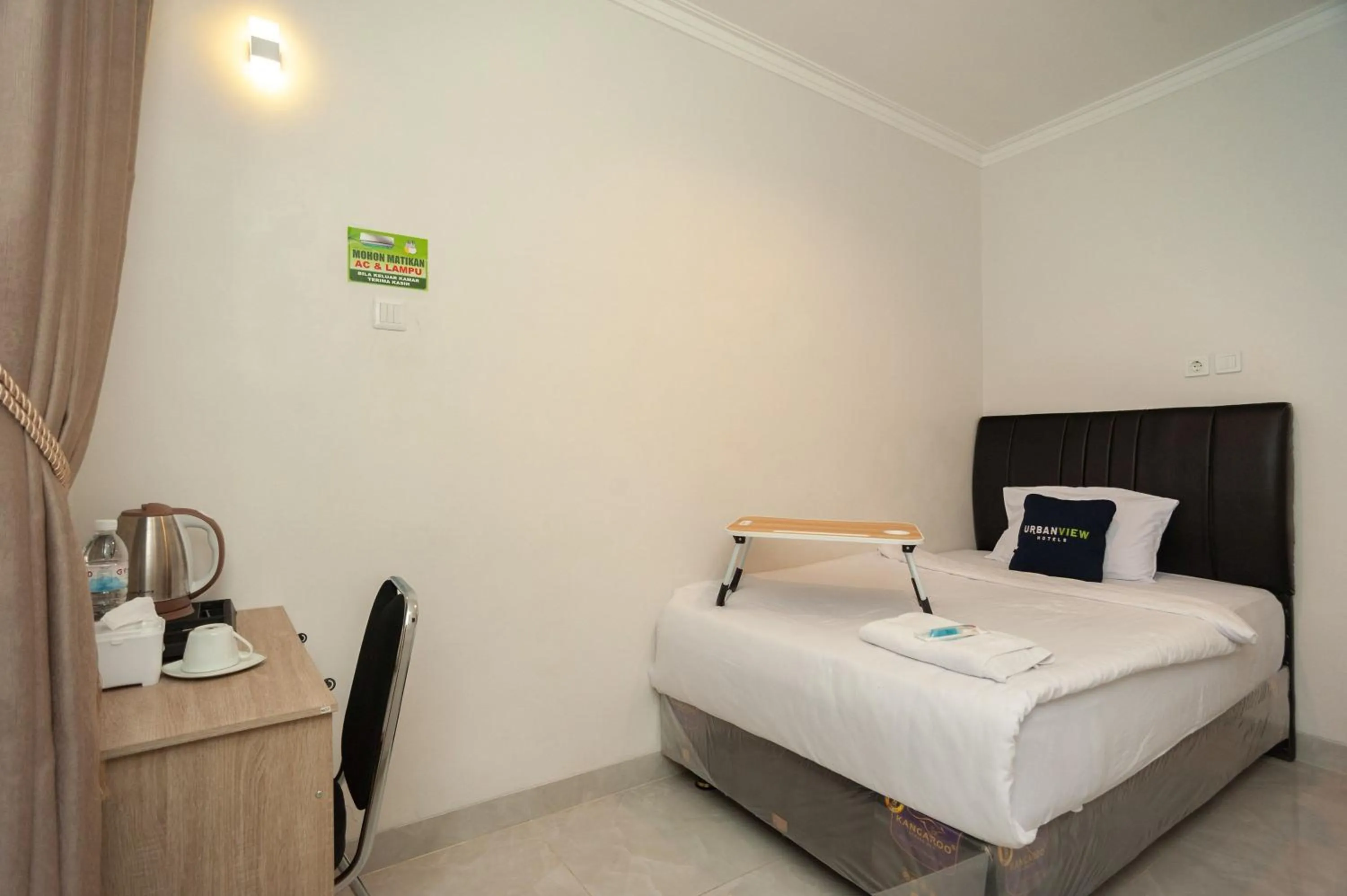 Bedroom, Bed in Urbanview Hotel Bong Gajah Lampung