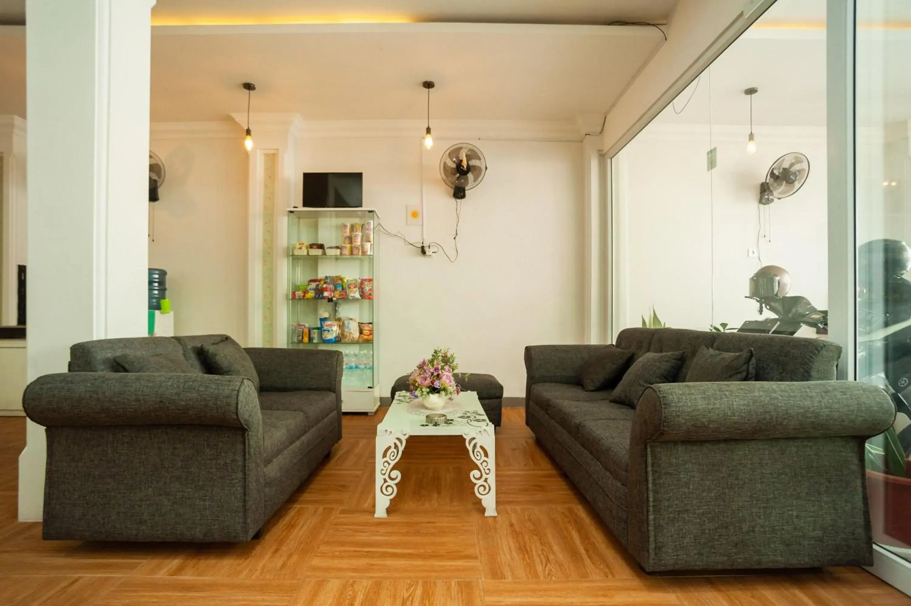 Living room in Urbanview Hotel Bong Gajah Lampung Living room in Urbanview Hotel Bong Gajah Lampung