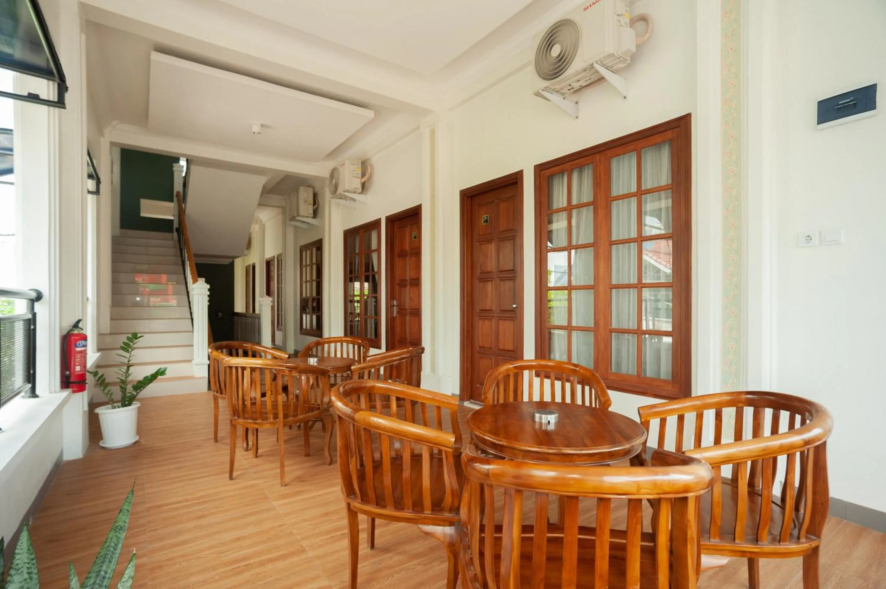 Seating area in Urbanview Hotel Bong Gajah Lampung