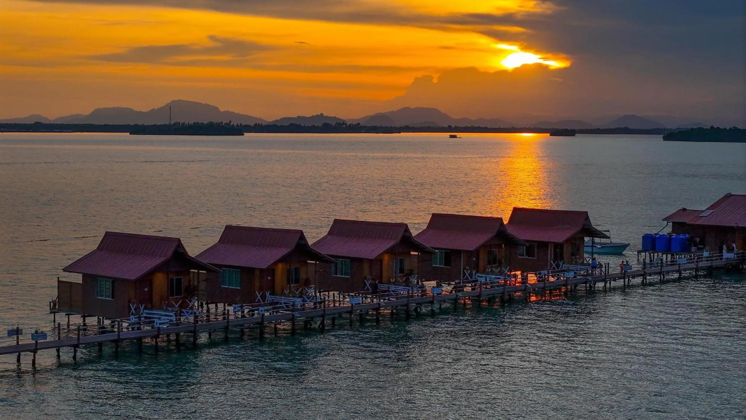 Sunset in Pavalintang Resort
