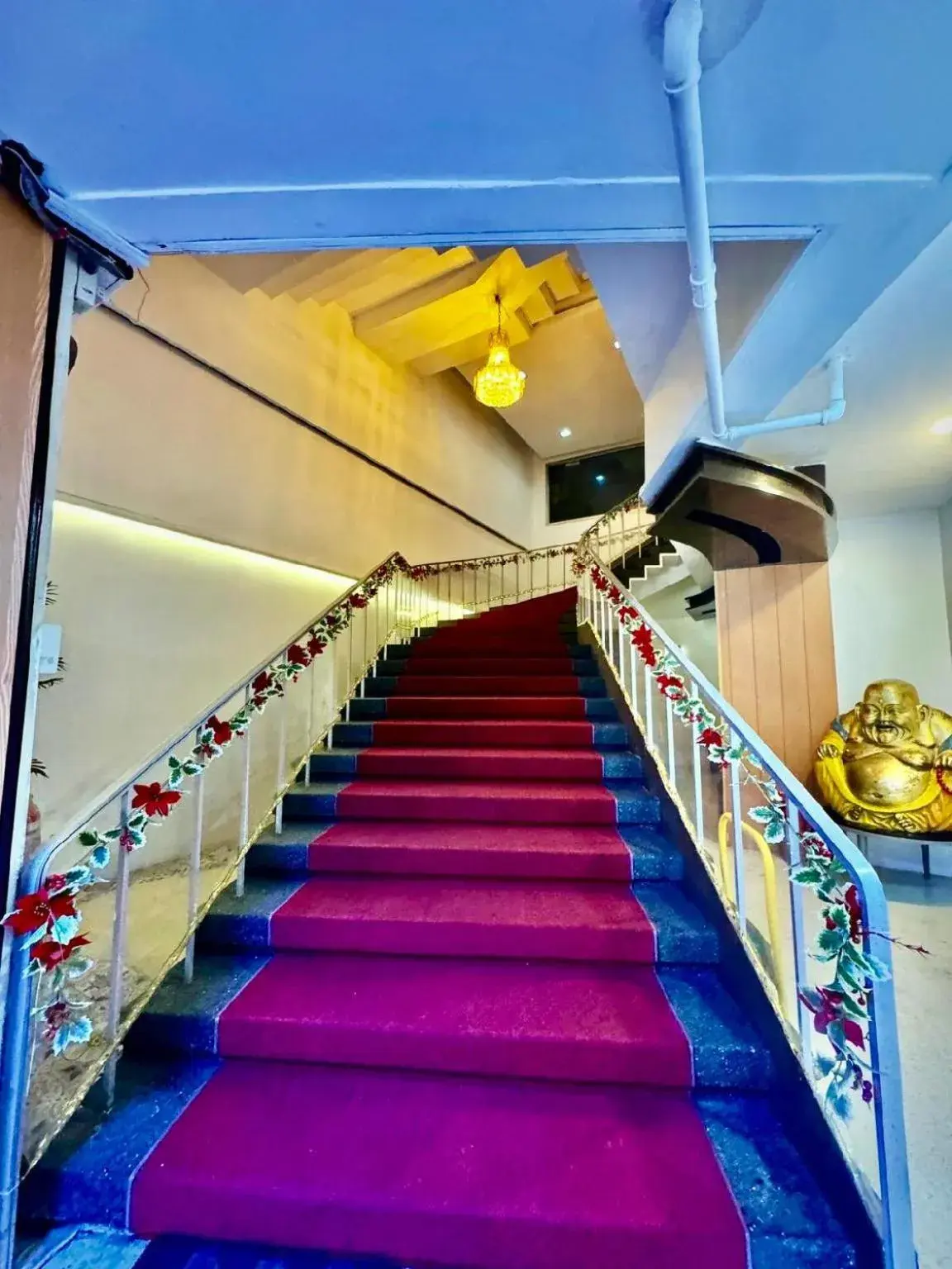 Property building in Comfy Inn Mabini Manila Property building in Comfy Inn Mabini Manila