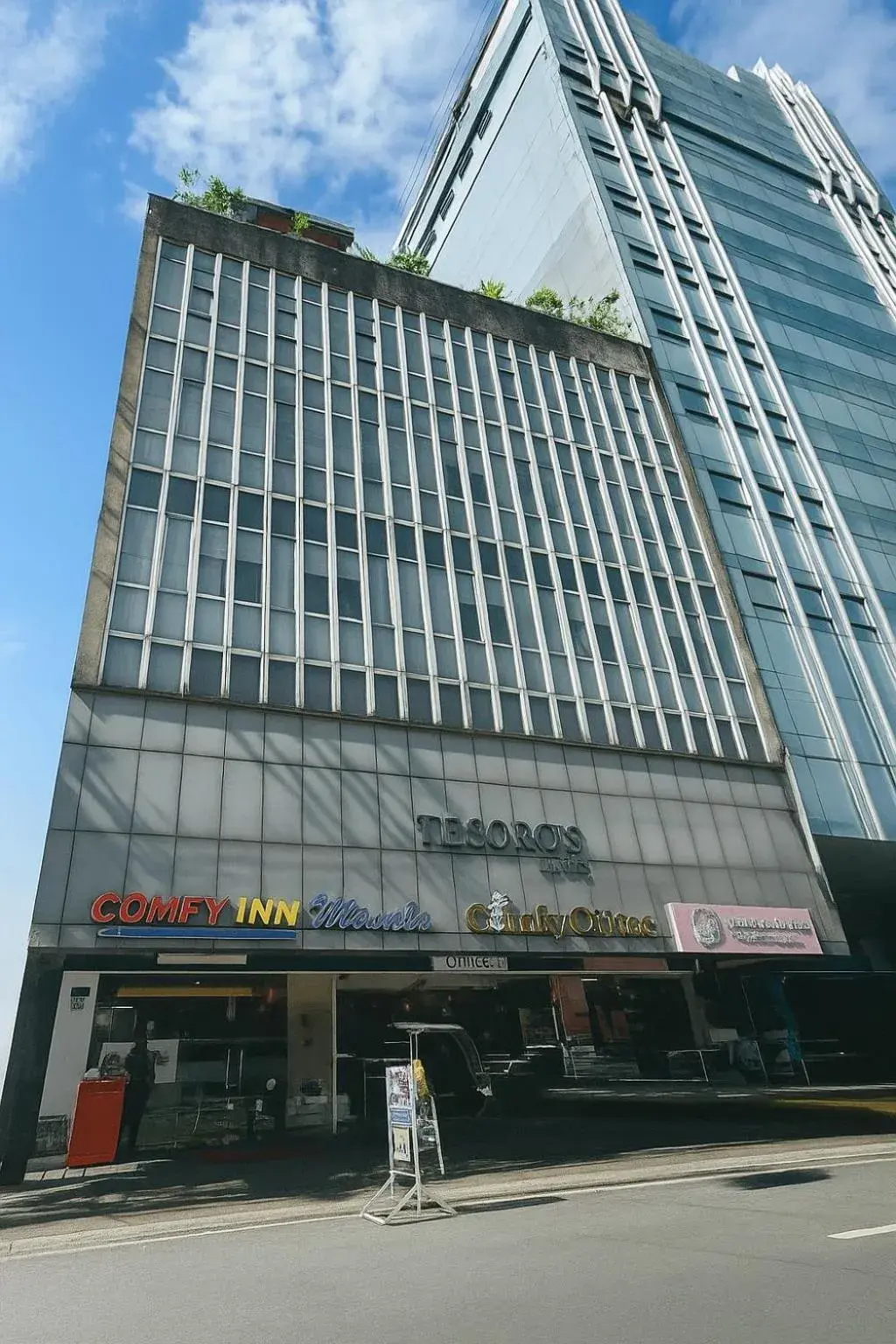 Property building in Comfy Inn Mabini Manila Property building in Comfy Inn Mabini Manila