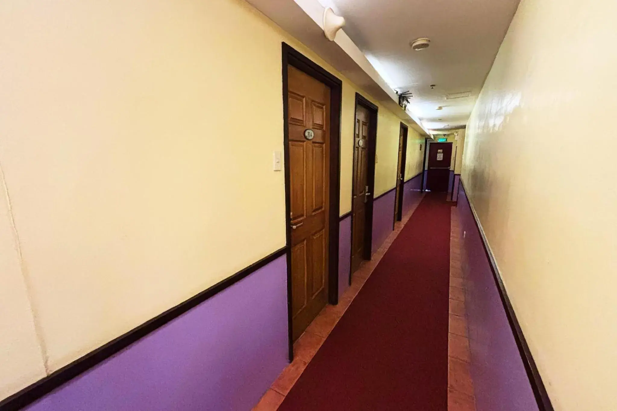 Property building in Comfy Inn Mabini Manila Property building in Comfy Inn Mabini Manila