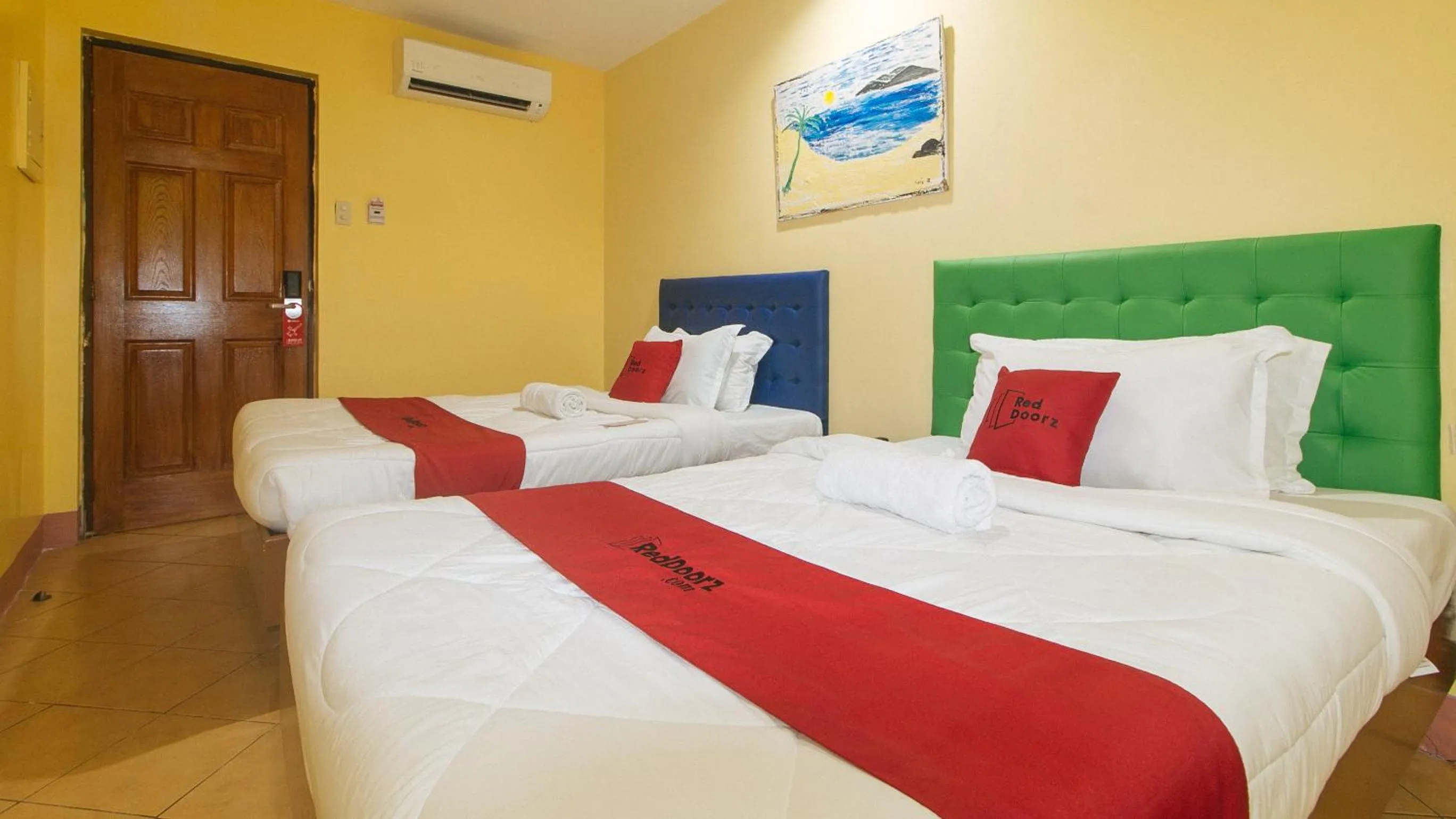 Deluxe Twin Room in Comfy Inn Mabini Manila