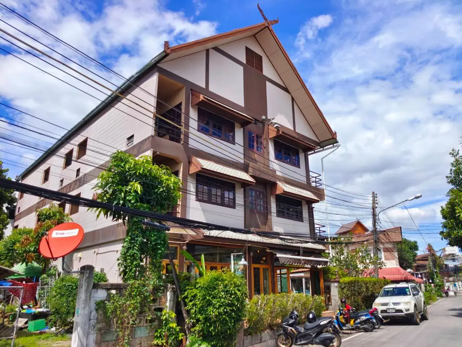 Property building in Wualai Boutique by Lanna Oriental Property building in Wualai Boutique by Lanna Oriental