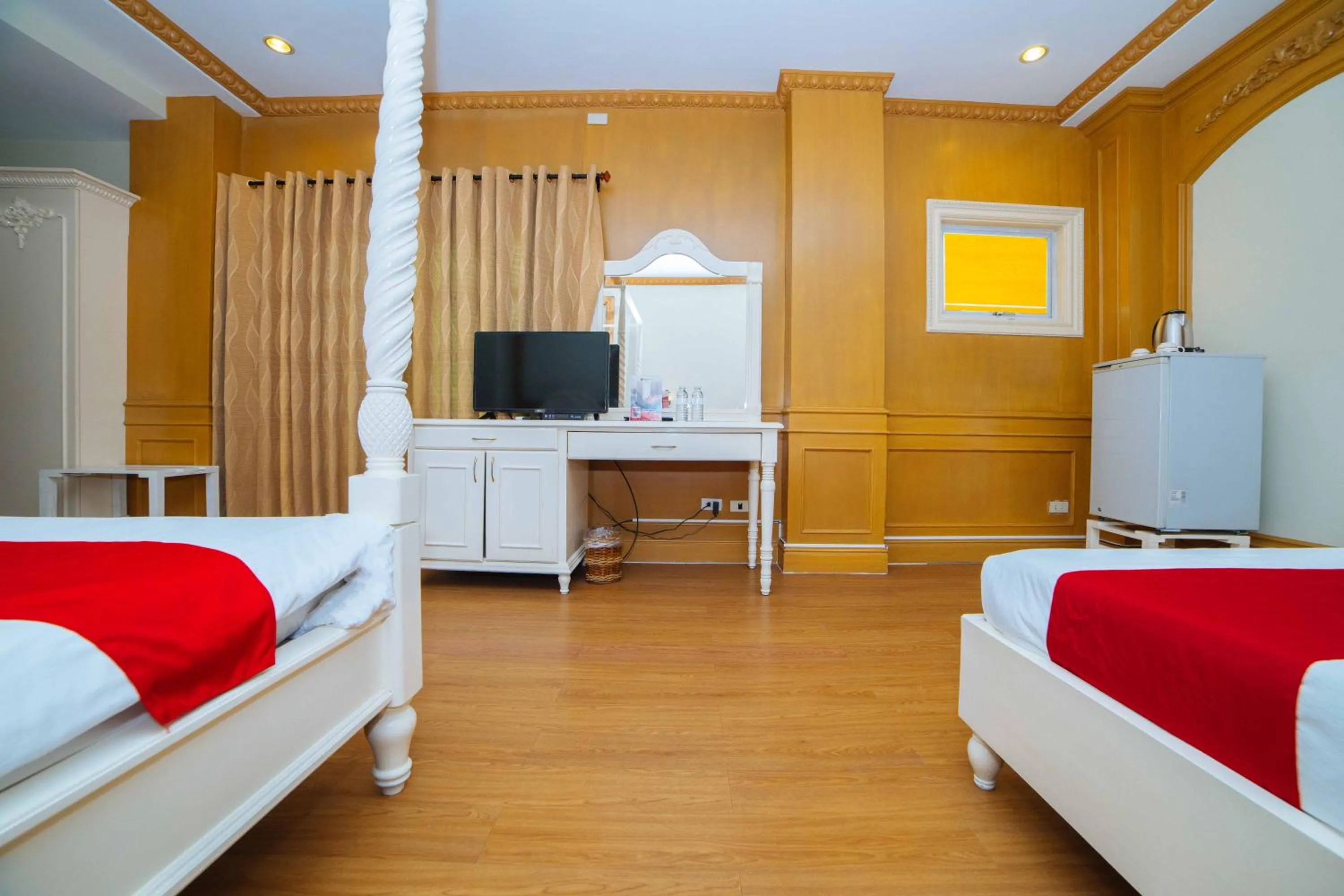 TV and multimedia in Hotel Vanna Angeles City Pampanga by RedDoorz