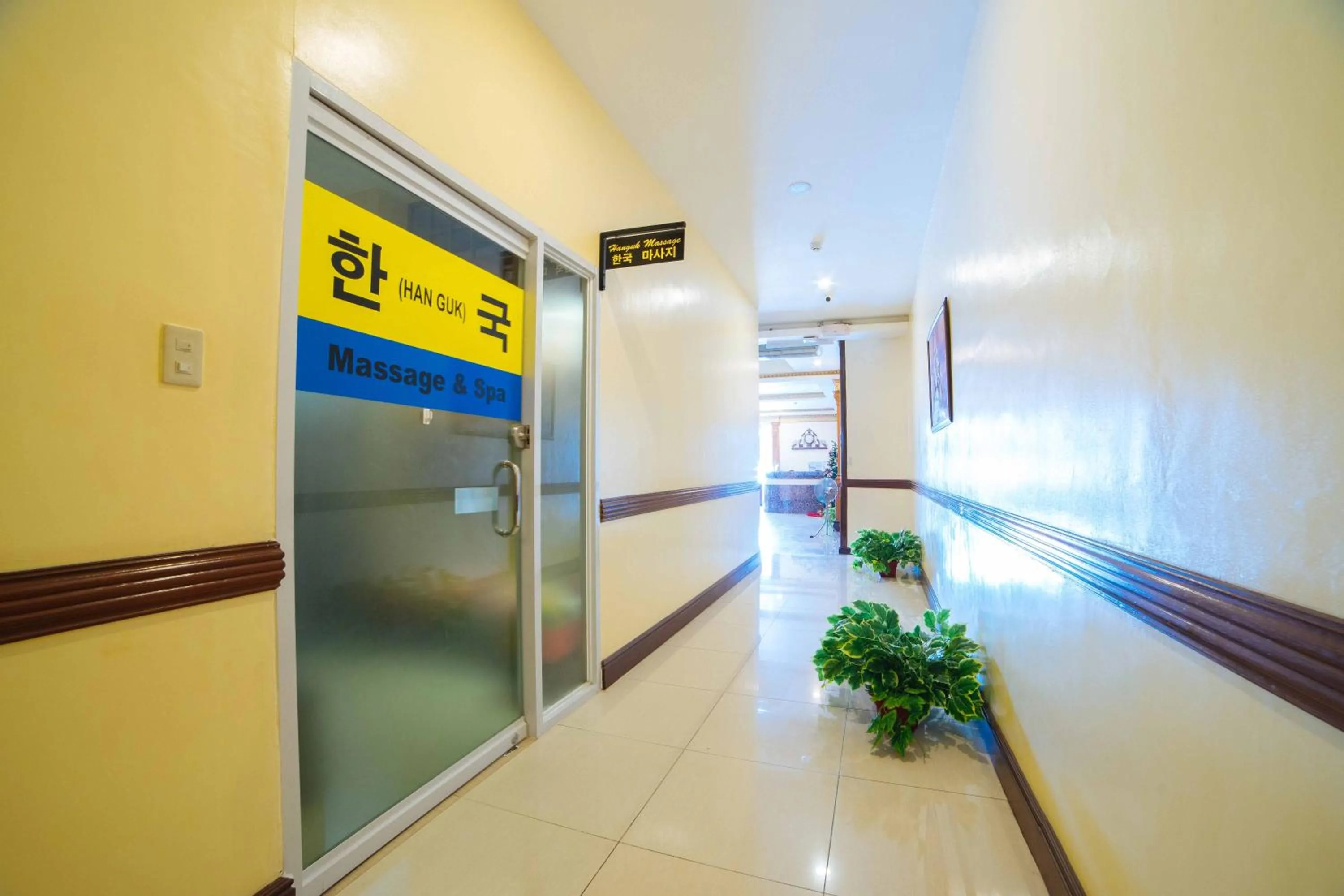 Spa and wellness centre/facilities in Hotel Vanna Angeles City Pampanga by RedDoorz