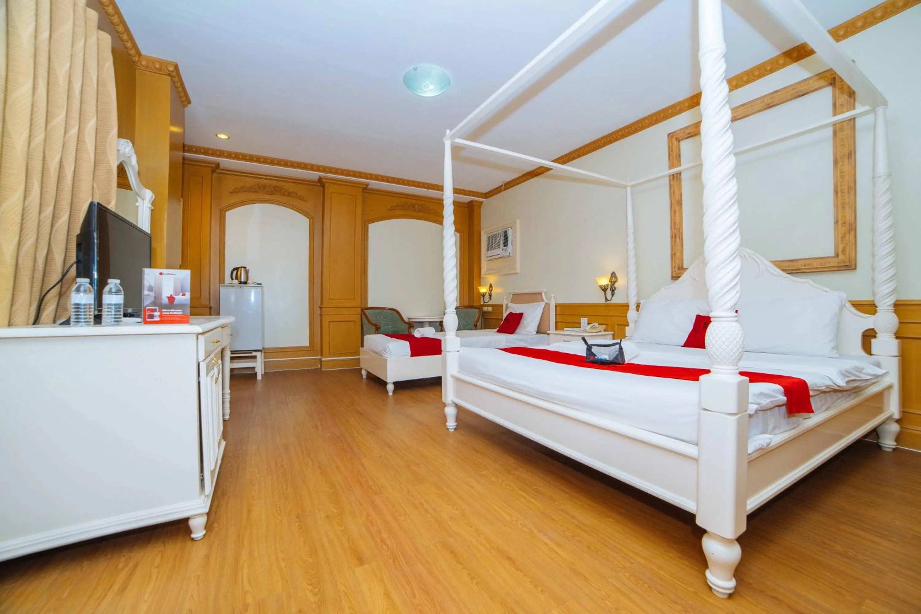 Bed in Hotel Vanna Angeles City Pampanga by RedDoorz