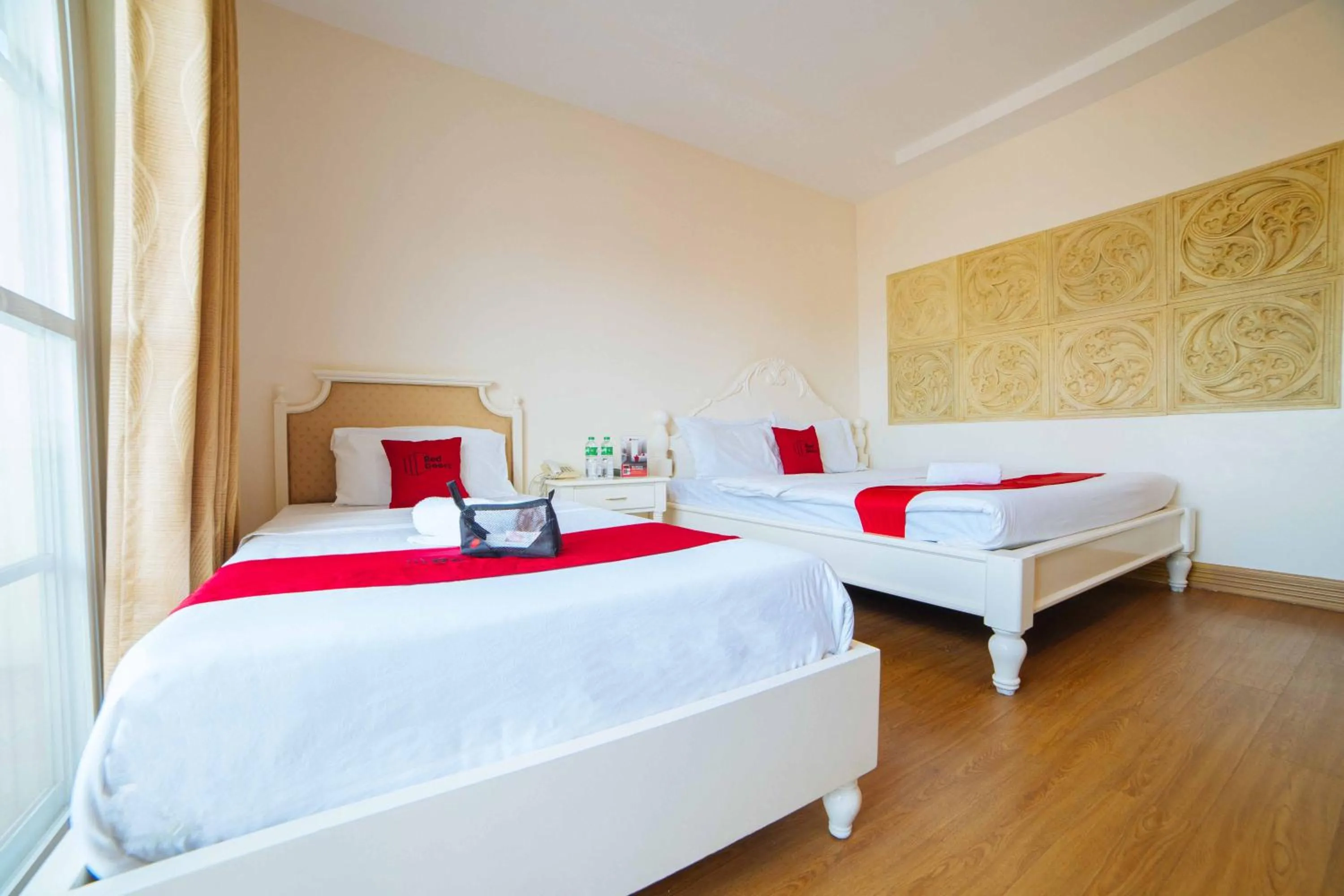 Photo of the whole room in Hotel Vanna Angeles City Pampanga by RedDoorz