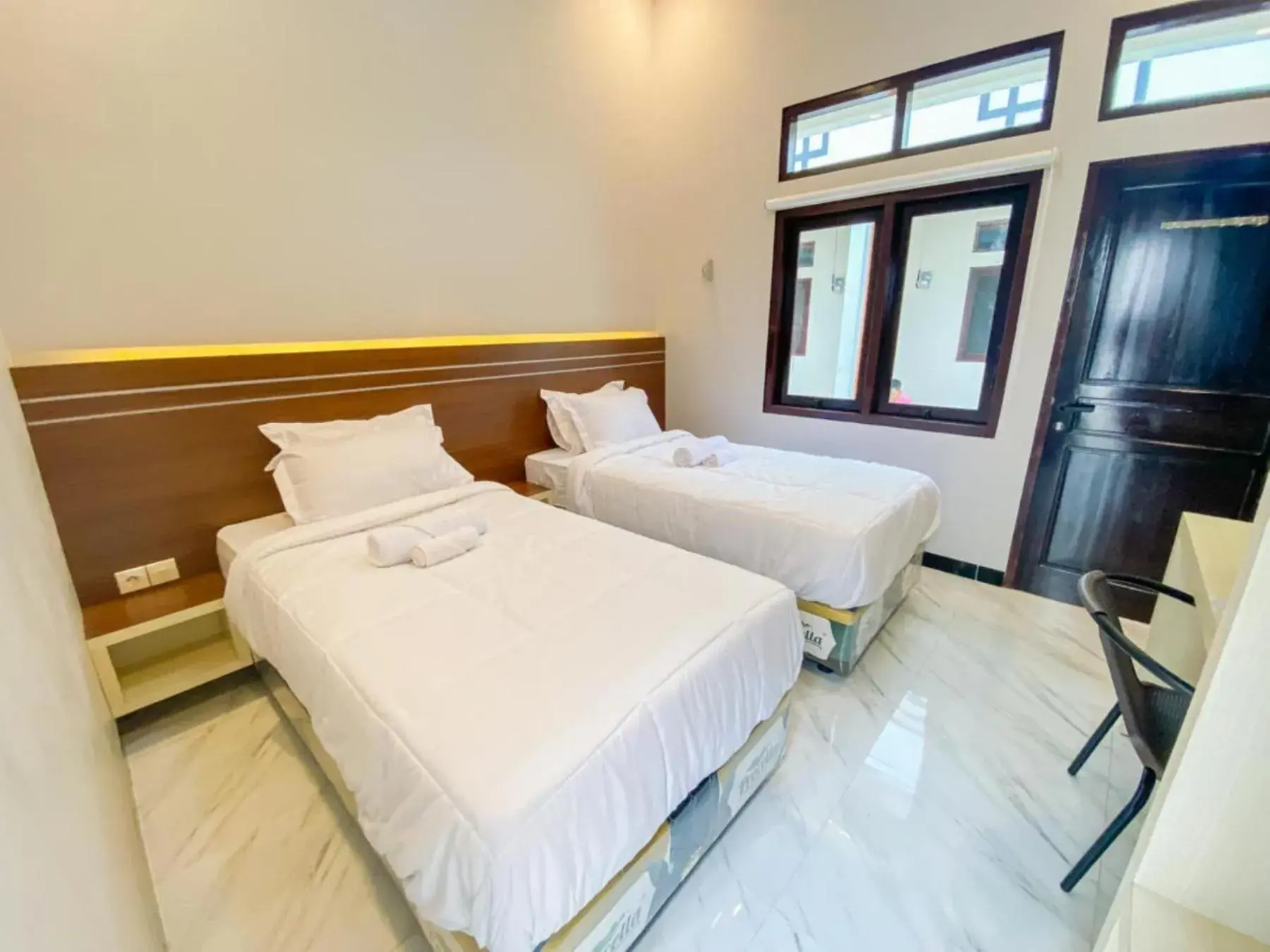 Bedroom, Bed in RedDoorz Plus at Orange Diponogoro Palangkaraya Bedroom, Bed in RedDoorz Plus at Orange Diponogoro Palangkaraya