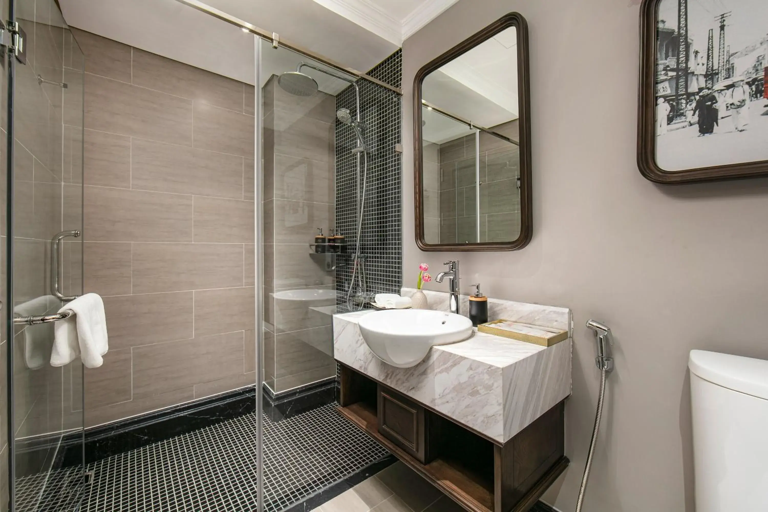 Premier Deluxe City View in Hanoi Lion Boutique Hotel & Spa Premier Deluxe City View in Hanoi Lion Boutique Hotel & Spa